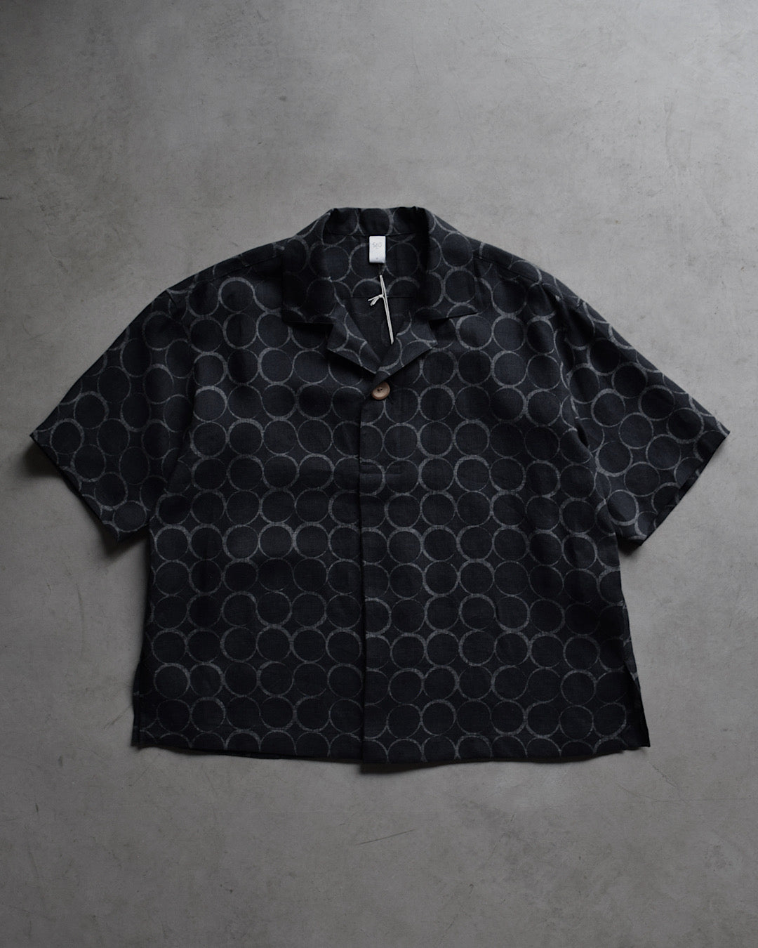 satou / "engawa skipper shirt" - black