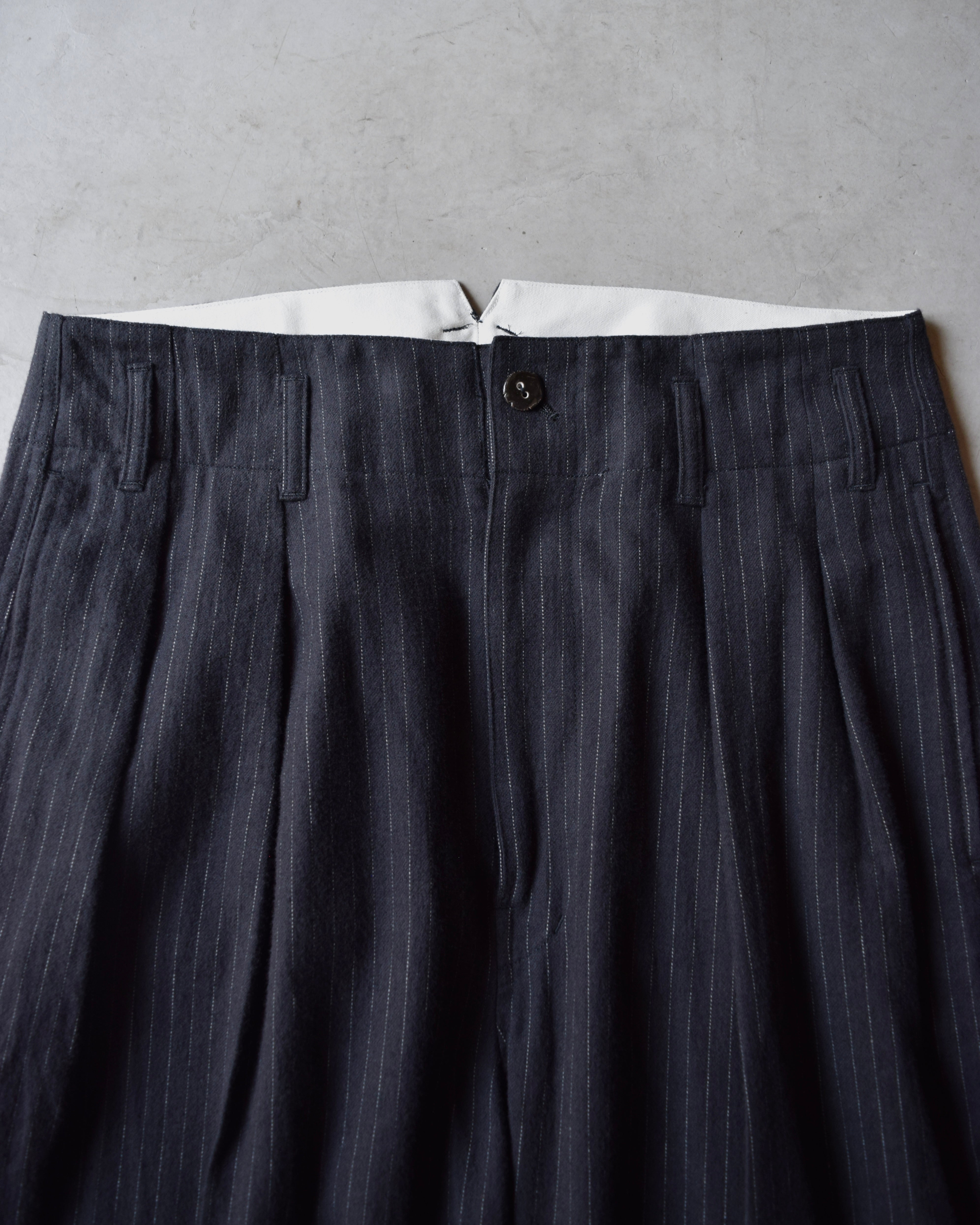 satou / "yosogi wide slacks" - black stripe