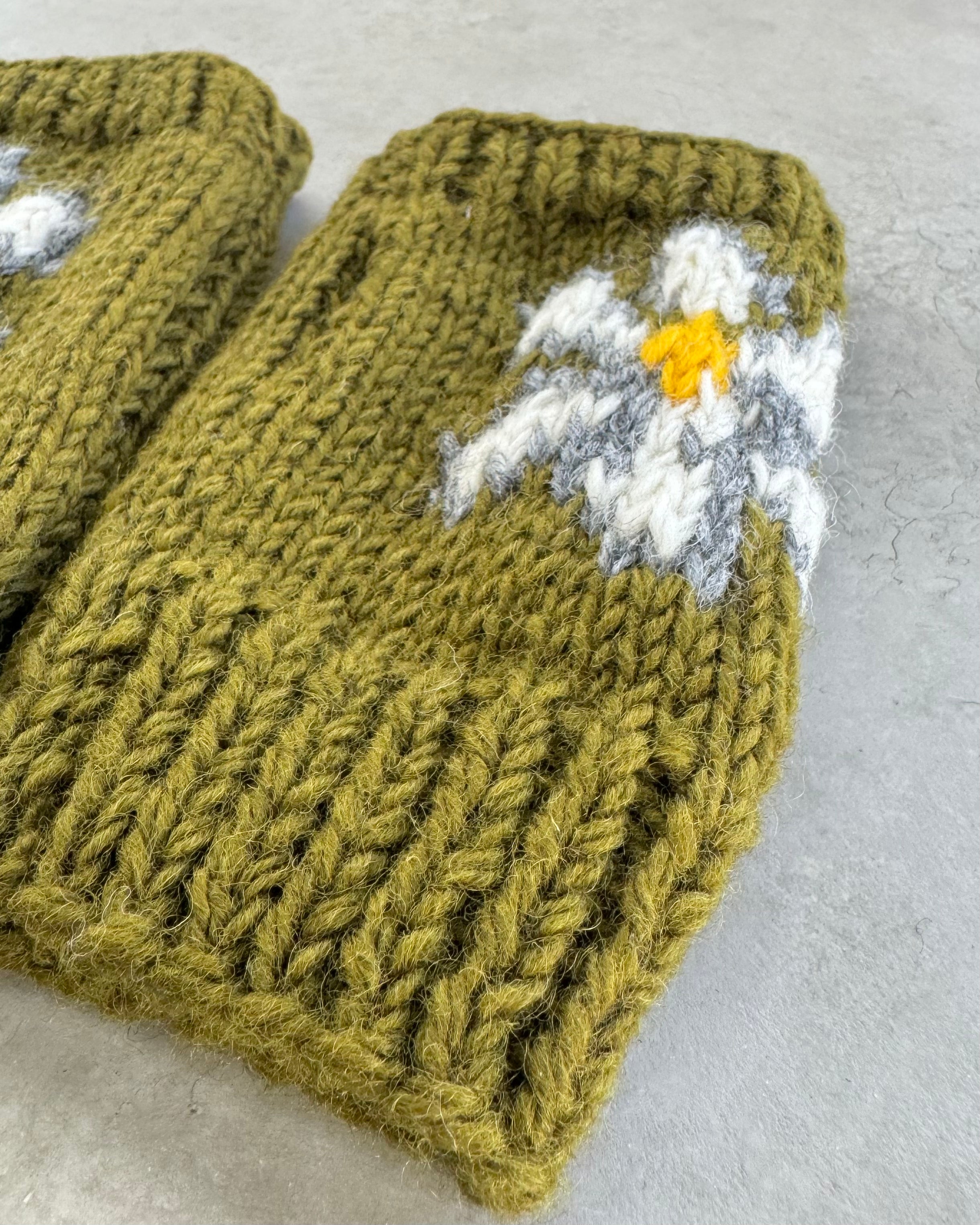MacMahon Knitting Mills / Hand Warmer-Flower - OLIVE