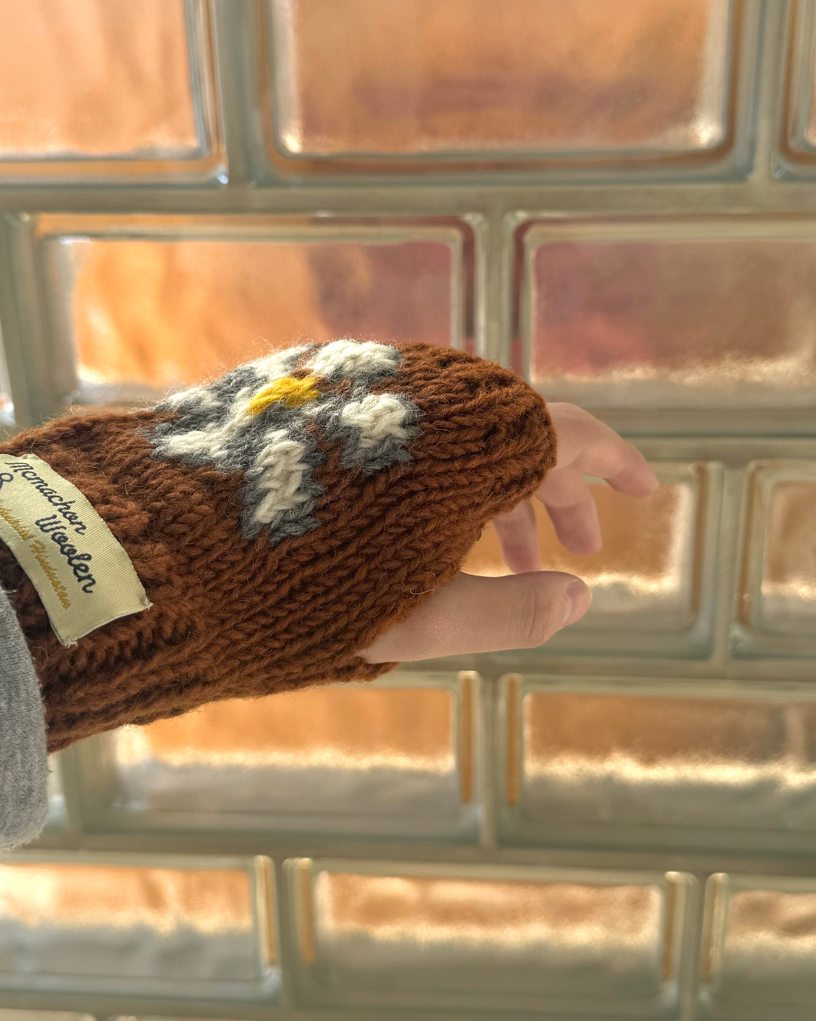 MacMahon Knitting Mills / Hand Warmer-Flower - BROWN