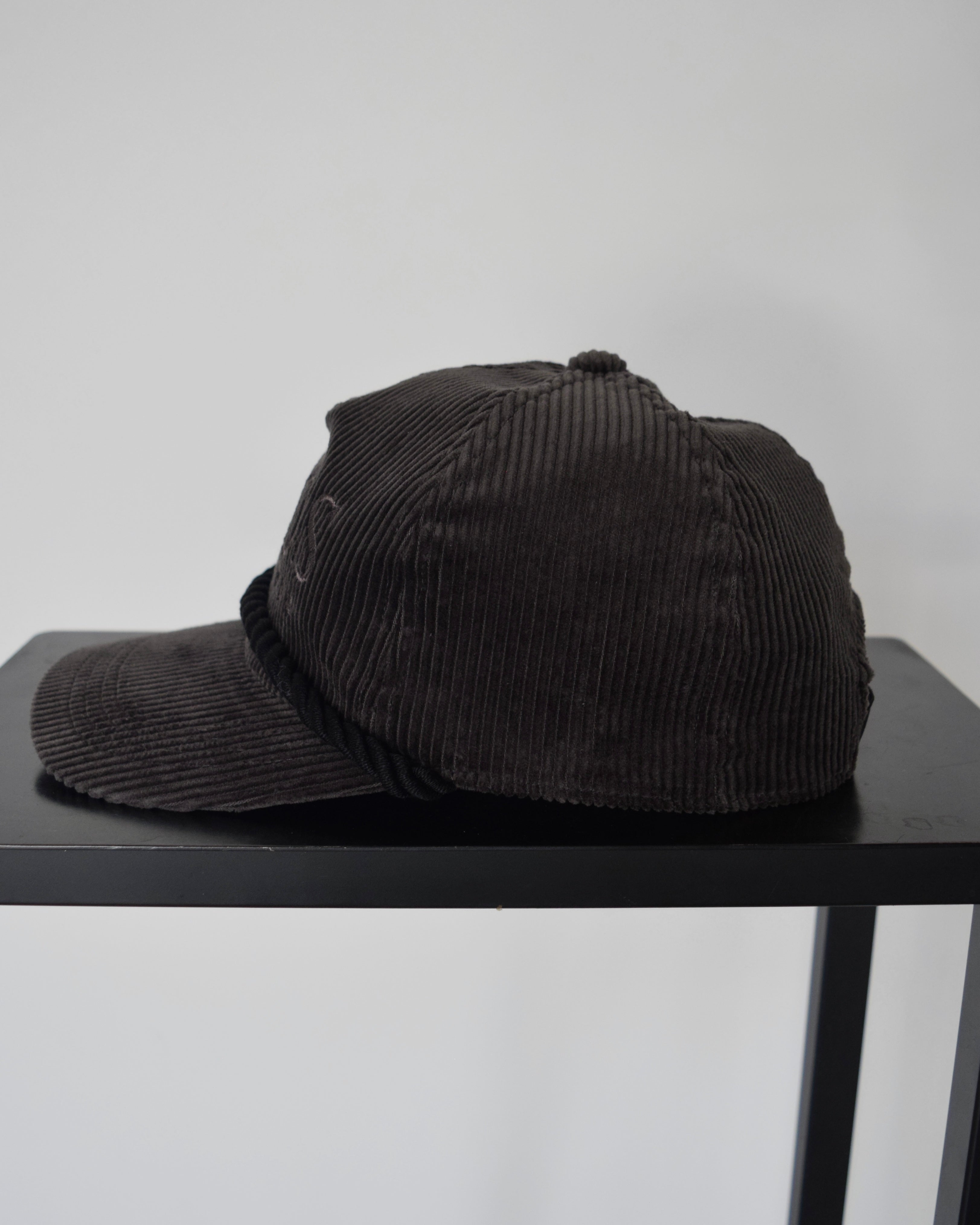 1000s thousands / CORDUROY TRACKER CAP - GRAPHITE