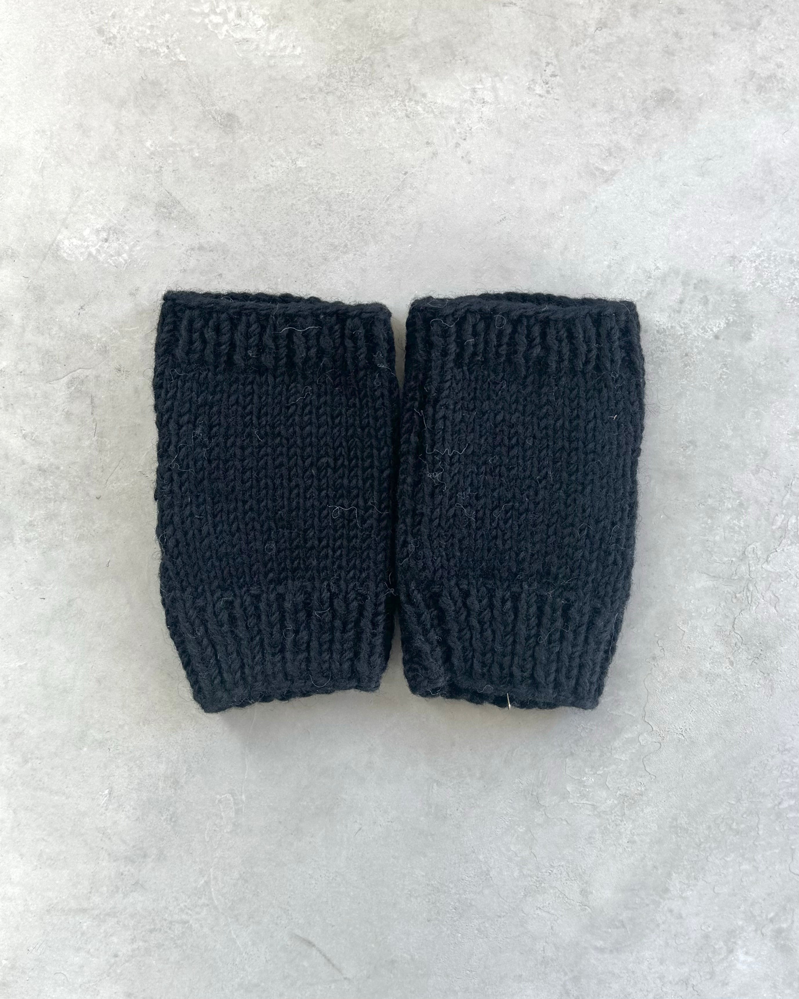 MacMahon Knitting Mills / Hand Warmer-Flower - BLACK