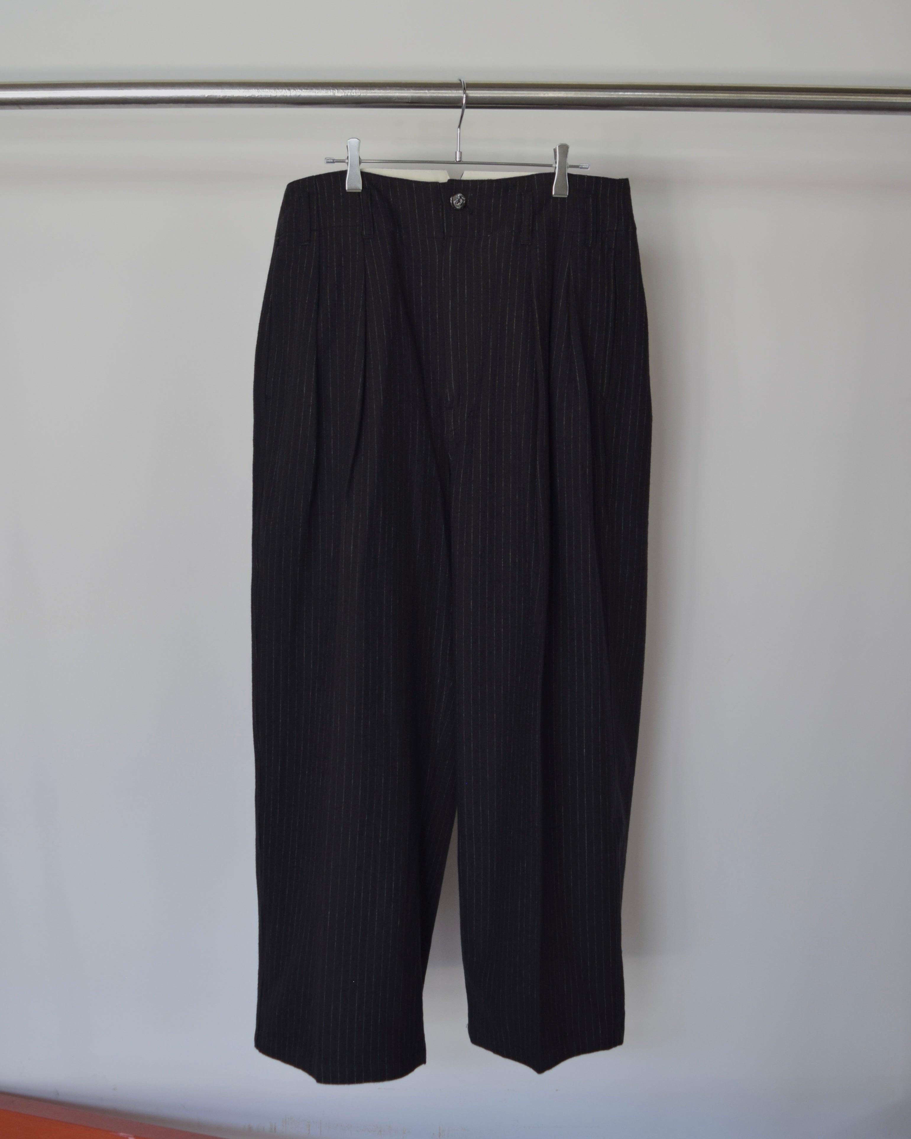 satou / "yosogi wide slacks" - black stripe