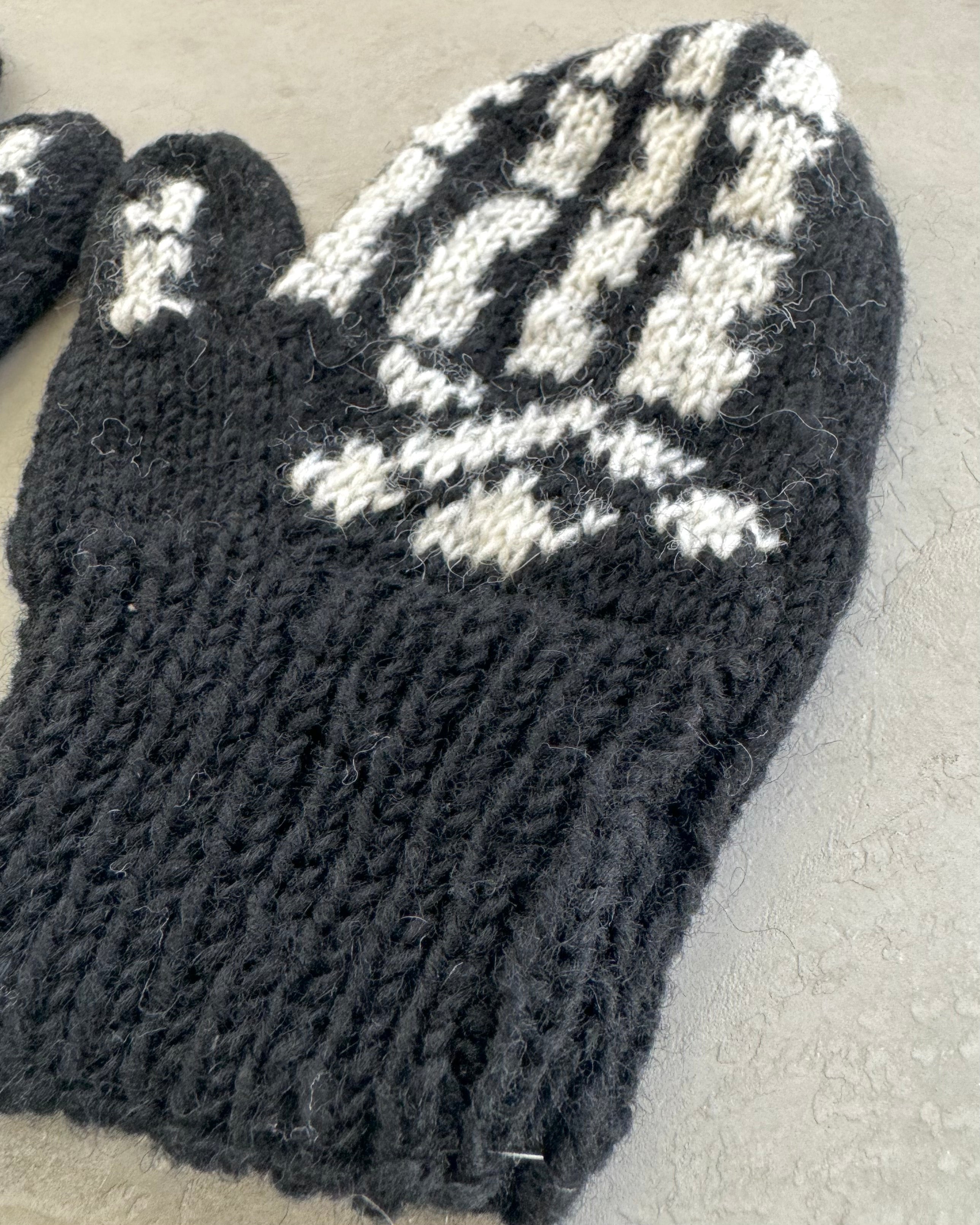 MacMahon Knitting Mills / Knit Glove-Bone - BLACK