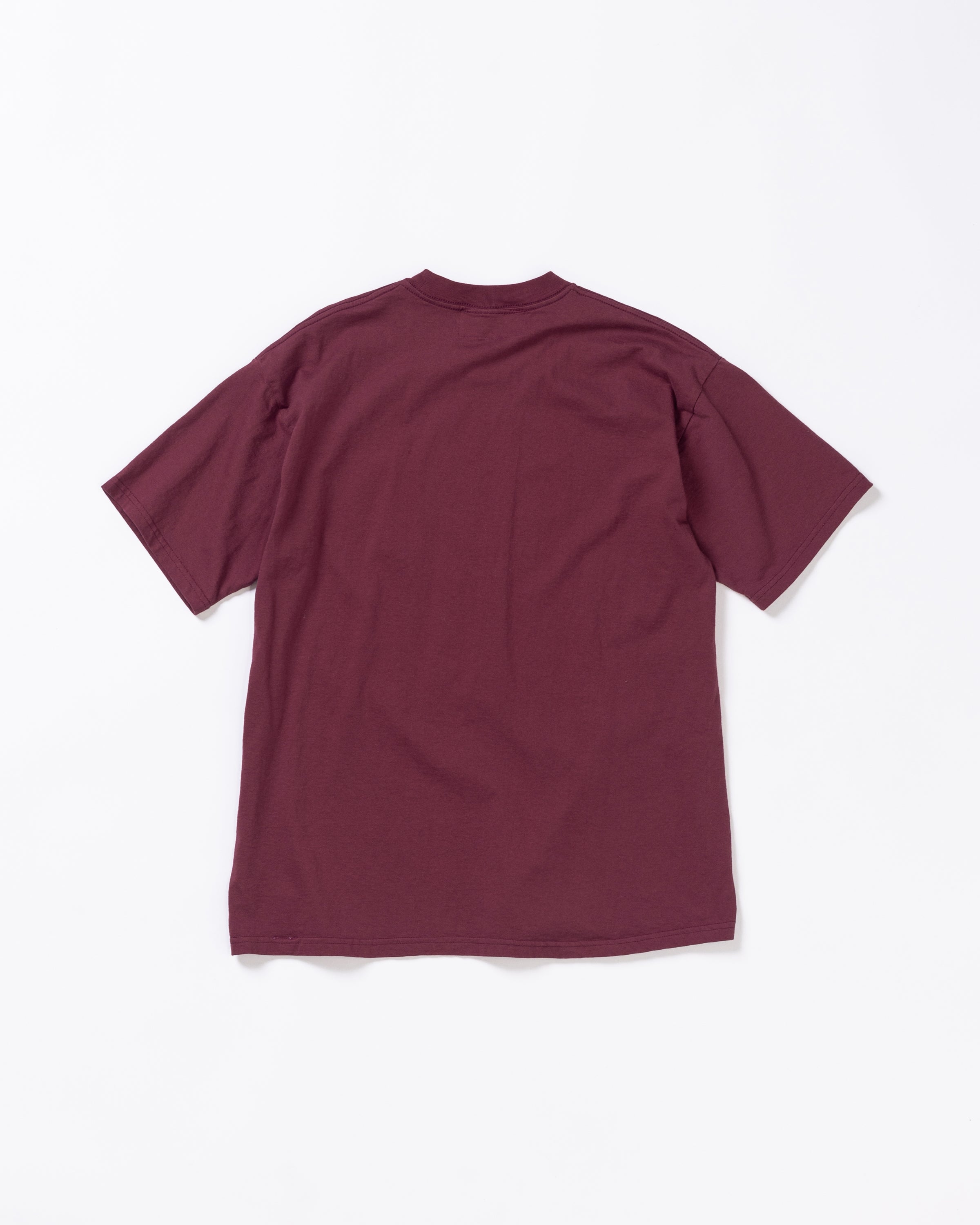 ANACHRONORM / STICKER MOTIF PRINTED S/S T-S - BURGUNDY