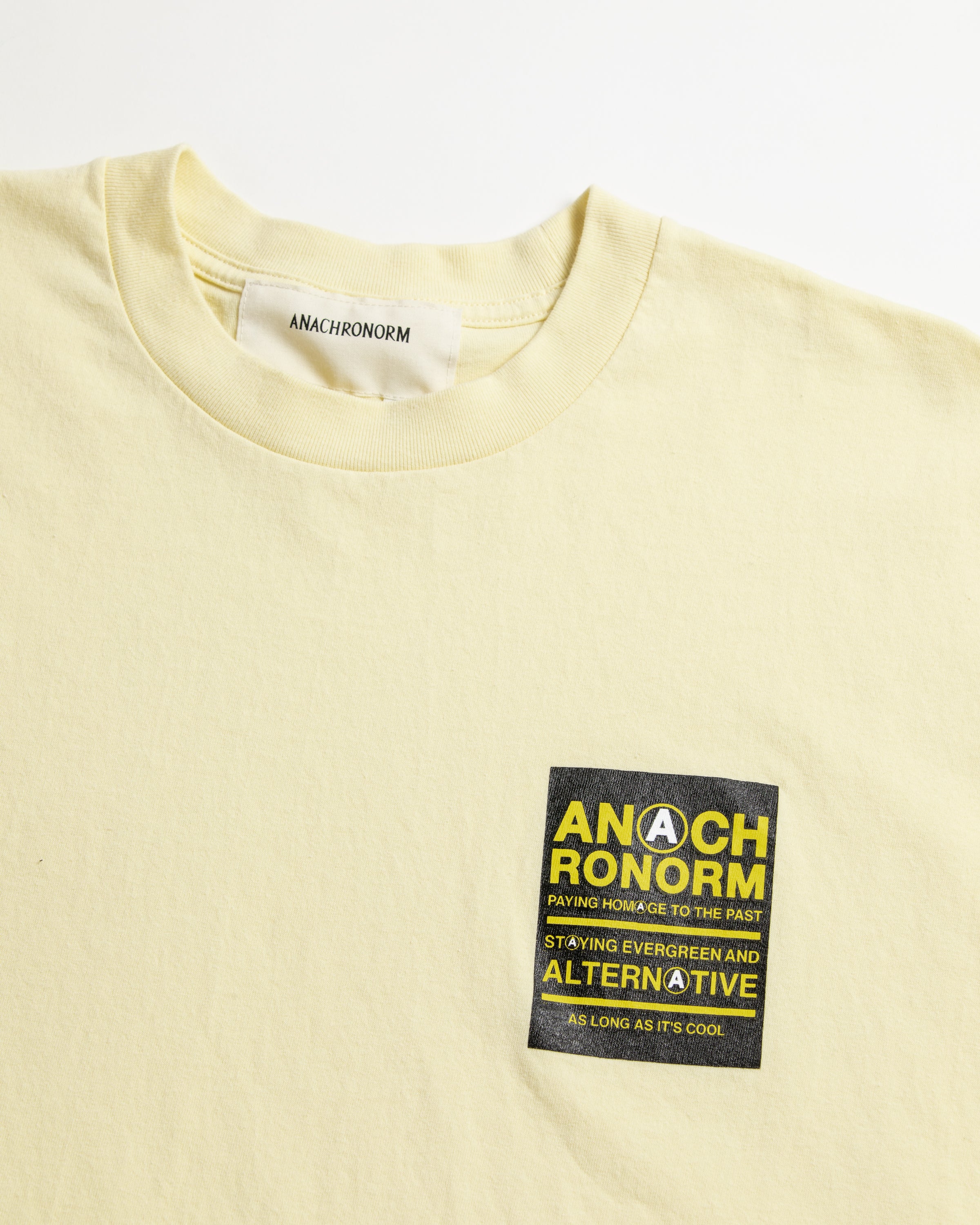 ANACHRONORM / STICKER MOTIF PRINTED S/S T-S - BEIGE