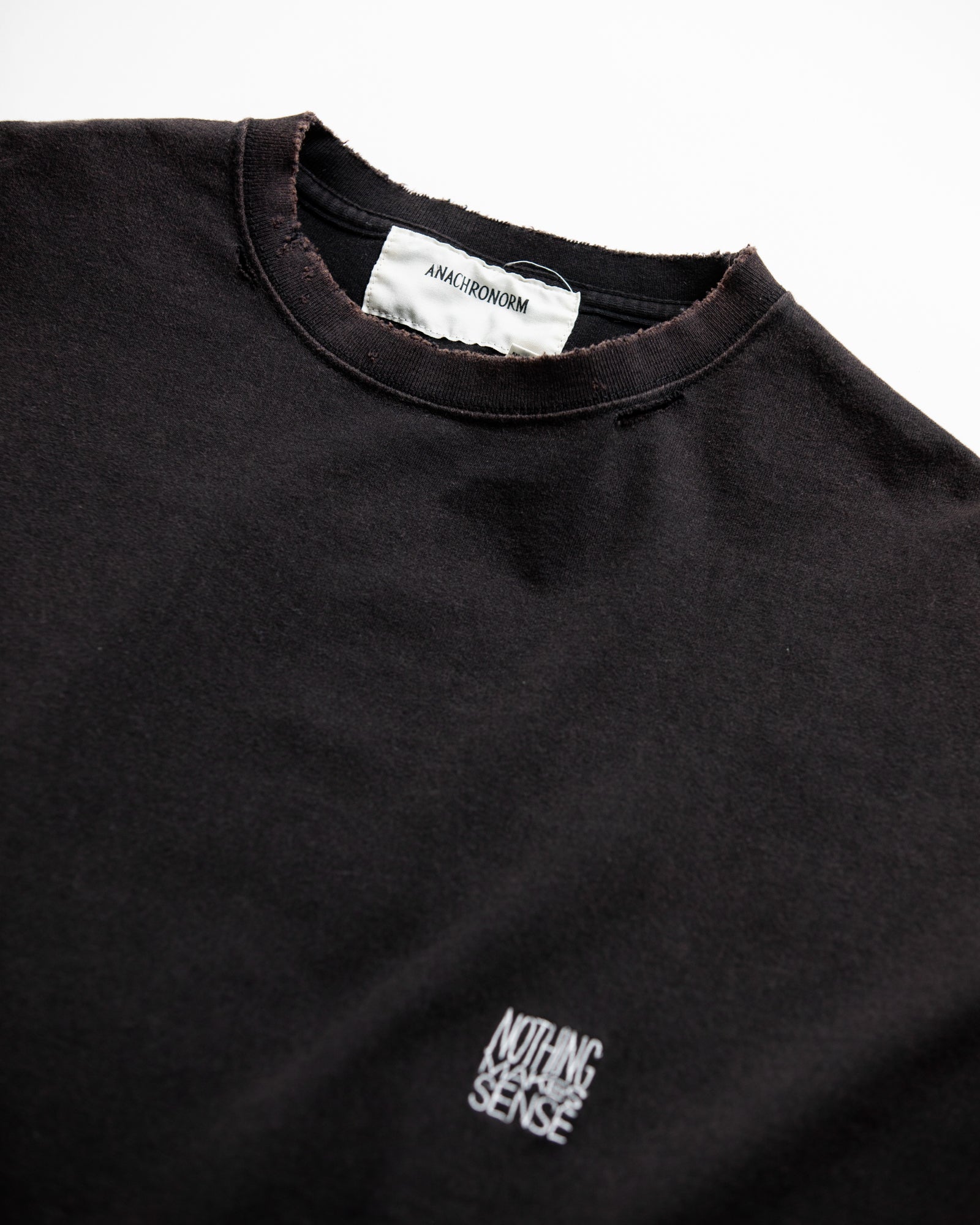 ANACHRONORM / EMBROIDERY DAMAGED S/S T-S - BLACK