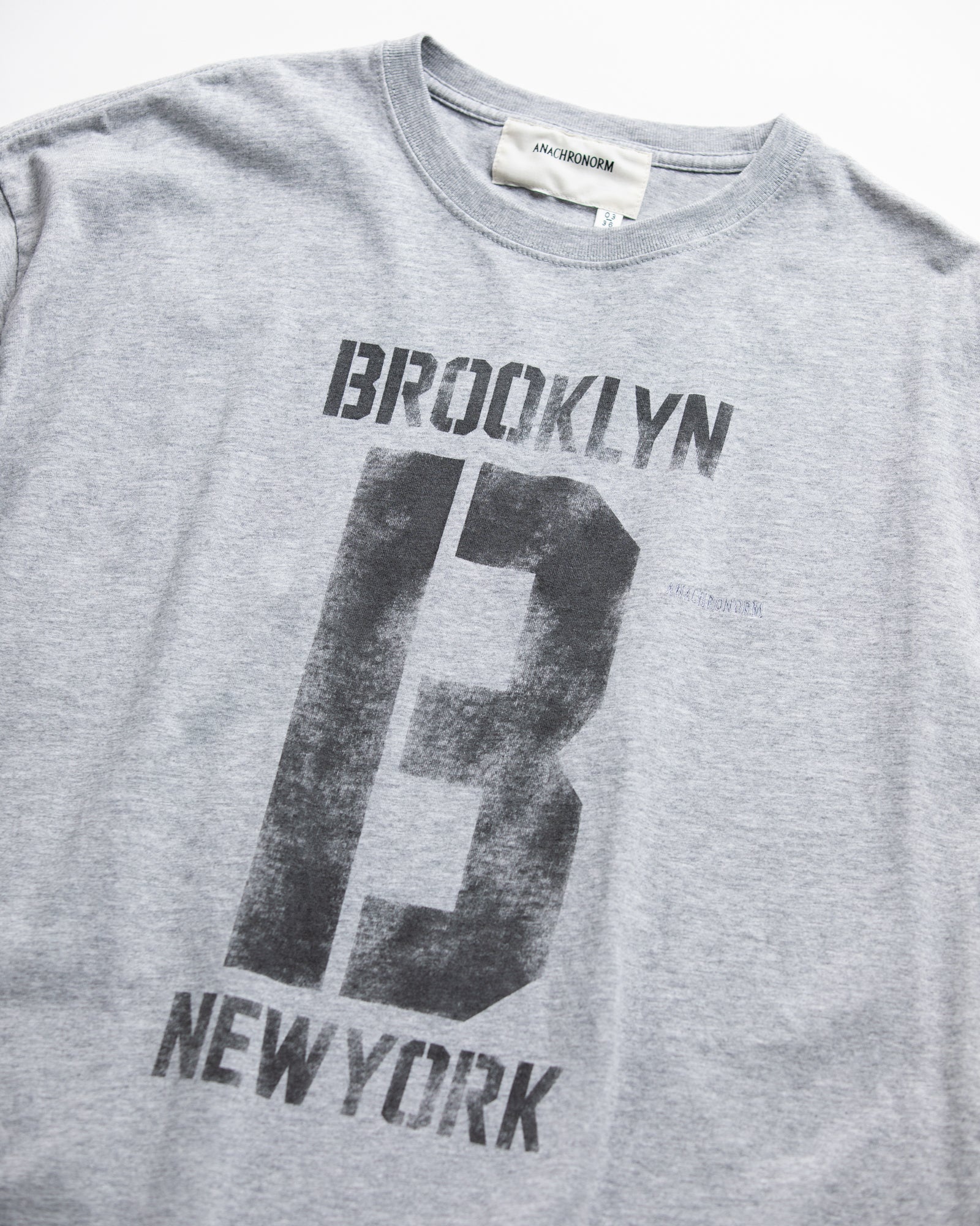 ANACHRONORM / BROOKLYN PRINTED S/S T-S - ASH GRAY