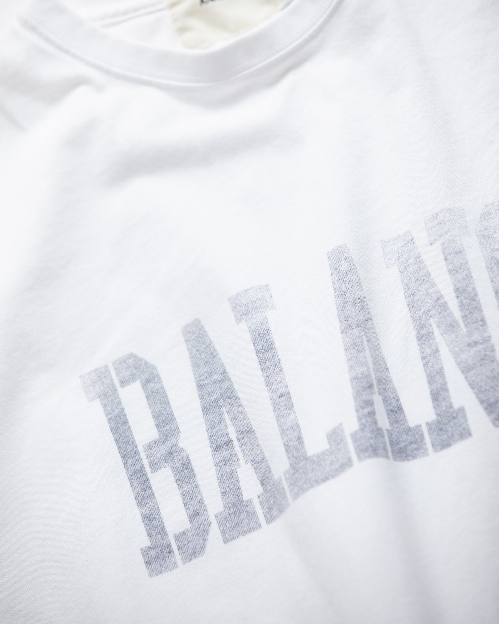 ANACHRONORM / BALANCE COLLEGE PRONTED S/S T-S - NAVY PRINT