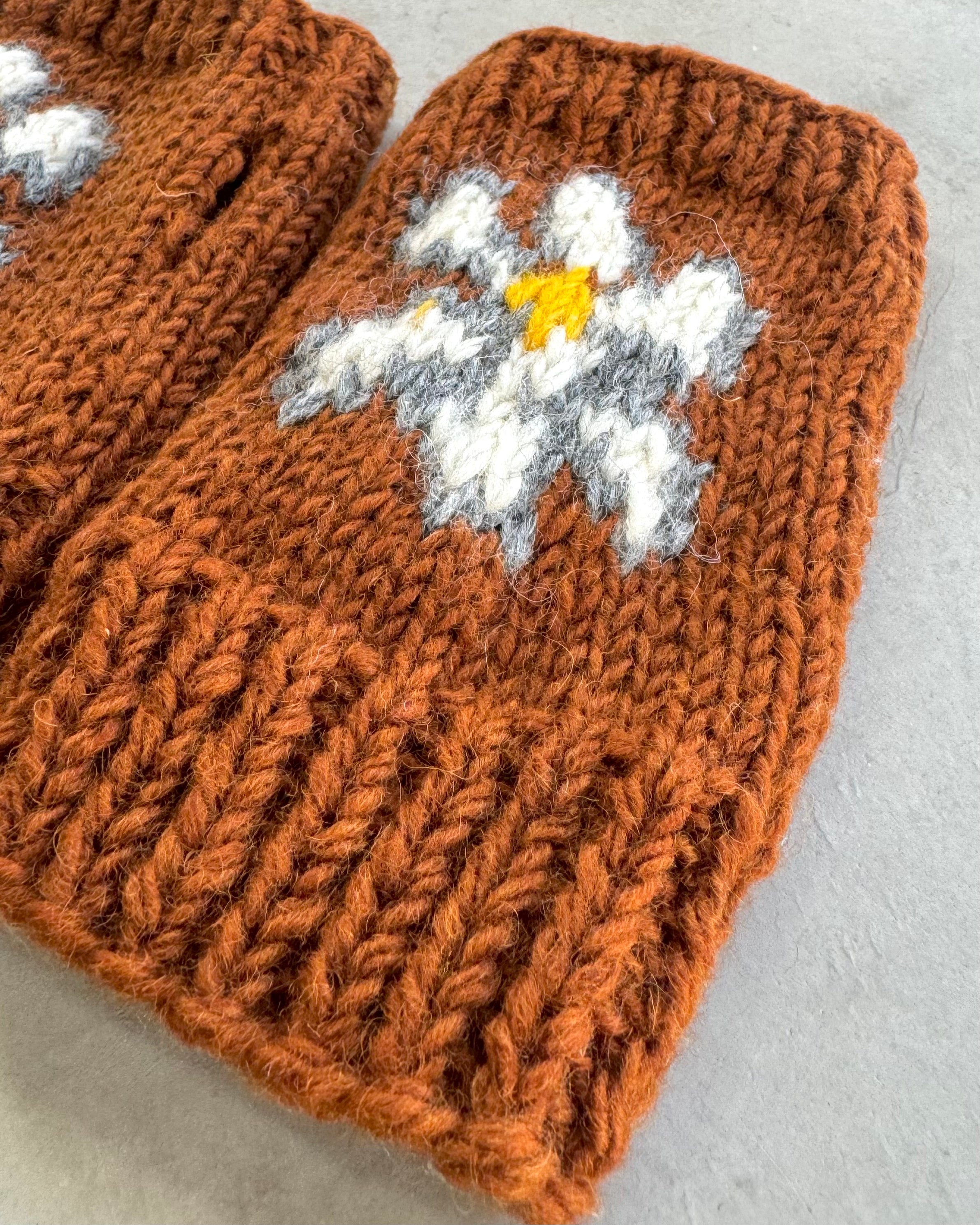 MacMahon Knitting Mills / Hand Warmer-Flower - BROWN
