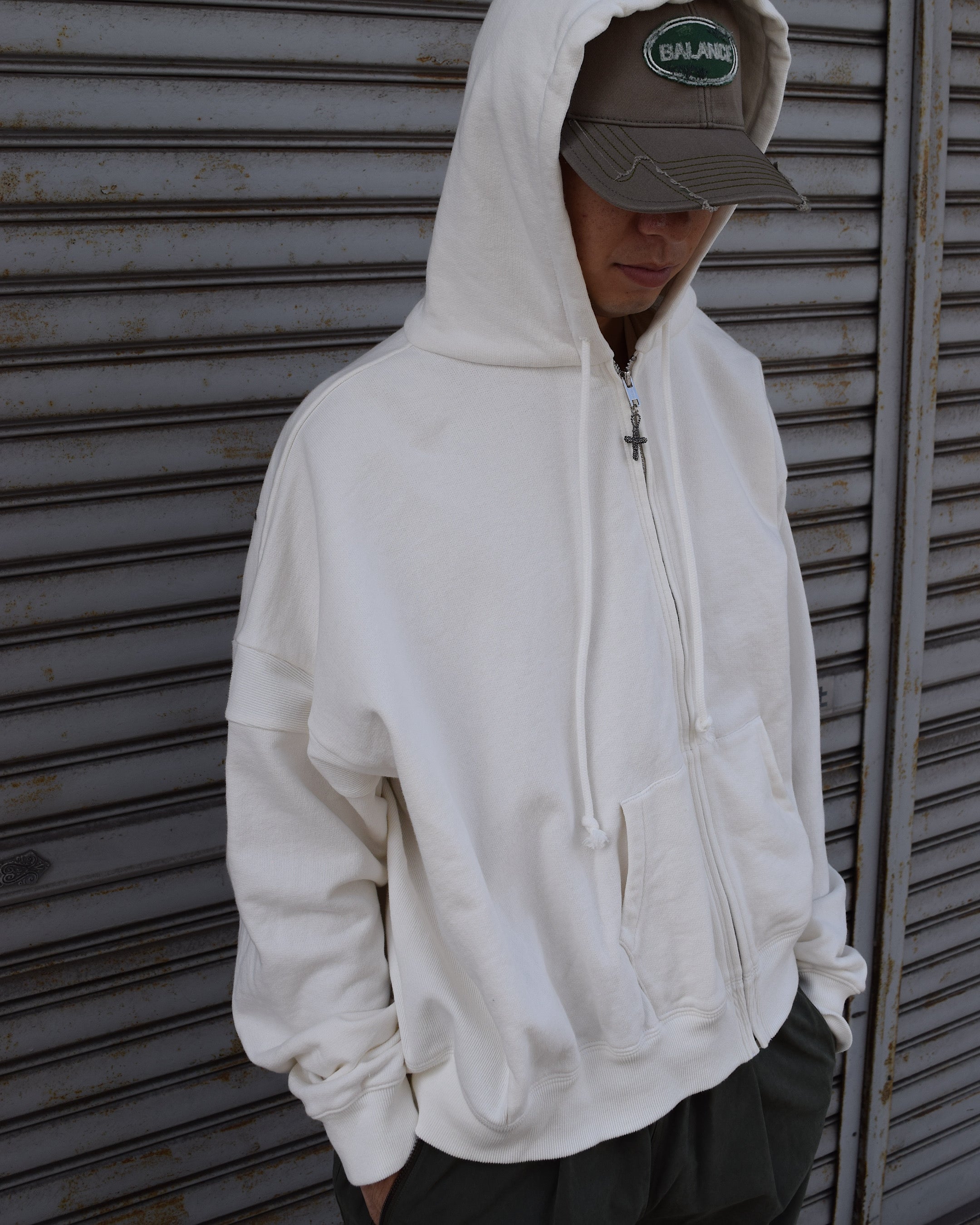 LES SIX / 15 degree hoodie - WHITE