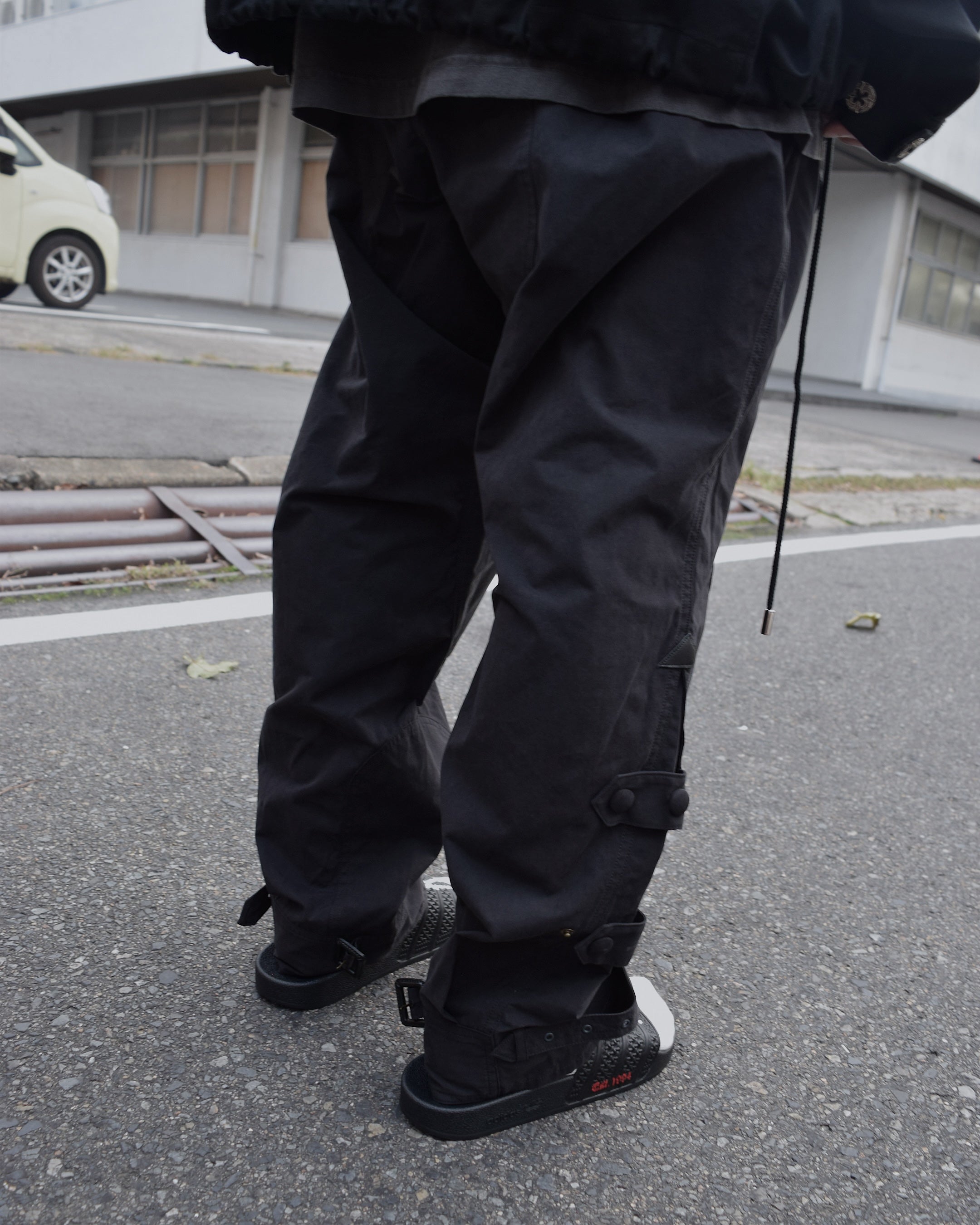 1000s thousands / WAXED CANVAS MC TROUSERS - INK BLACK