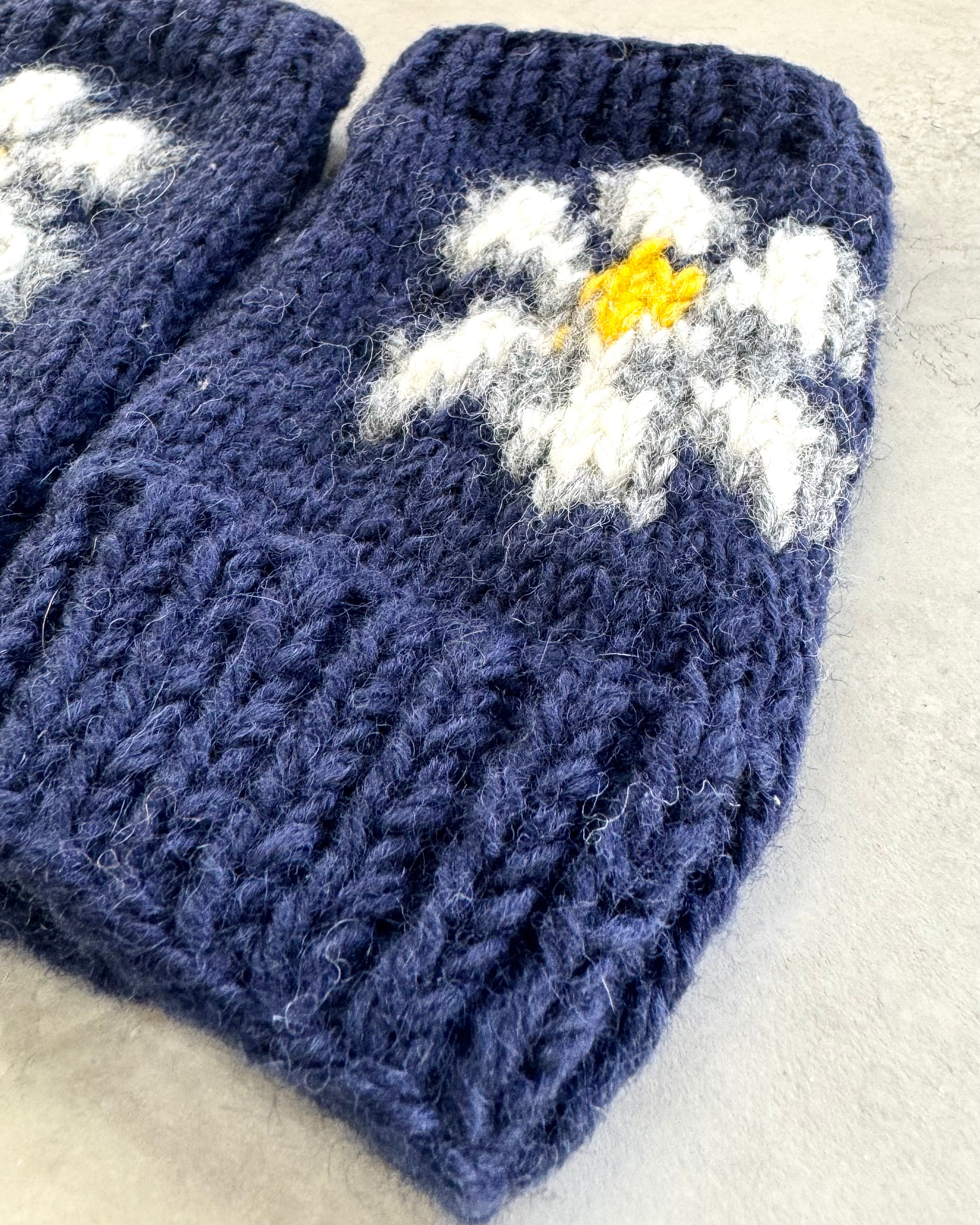 MacMahon Knitting Mills / Hand Warmer-Flower - NAVY