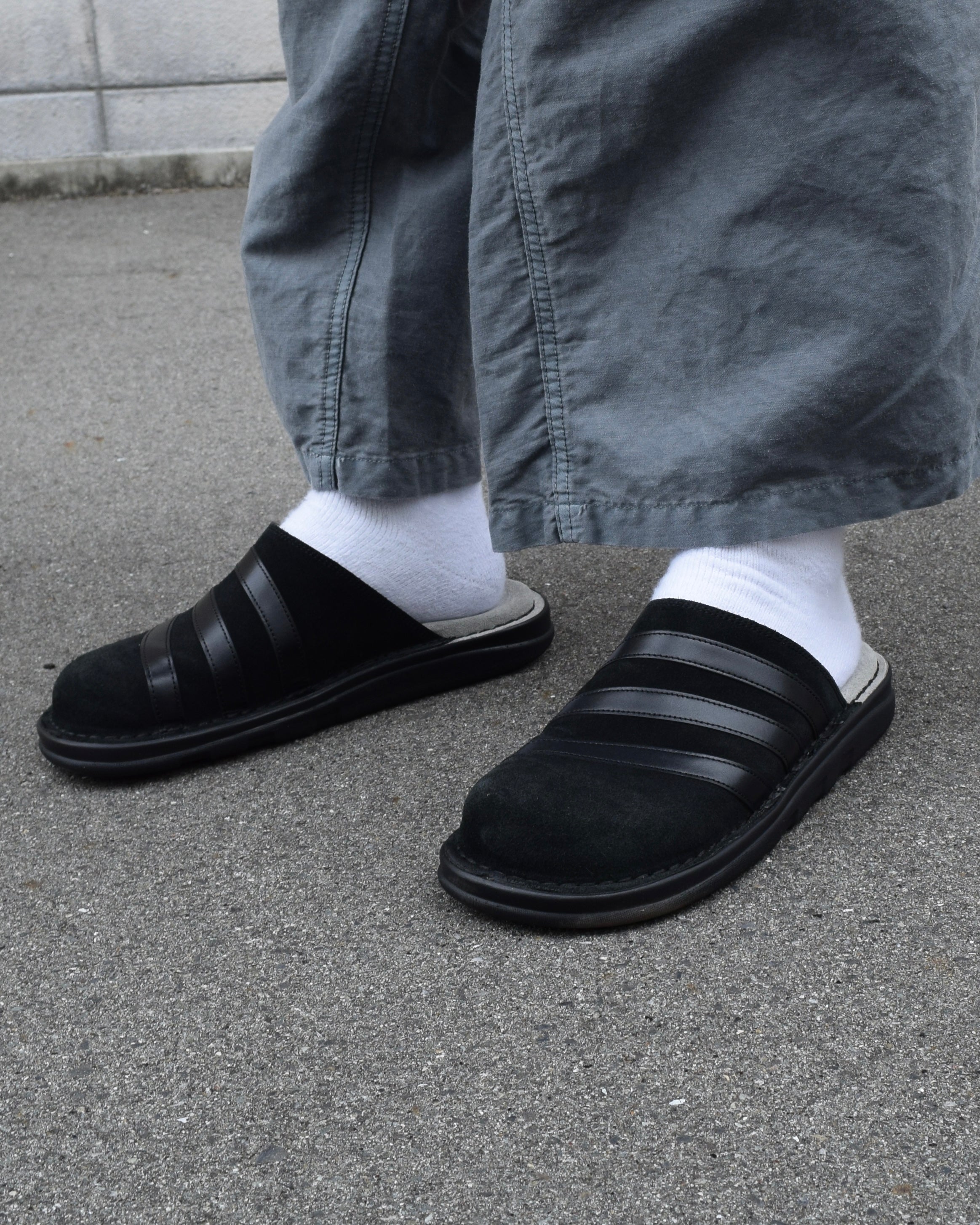 ADIDAS / ADICLOG - BLACK