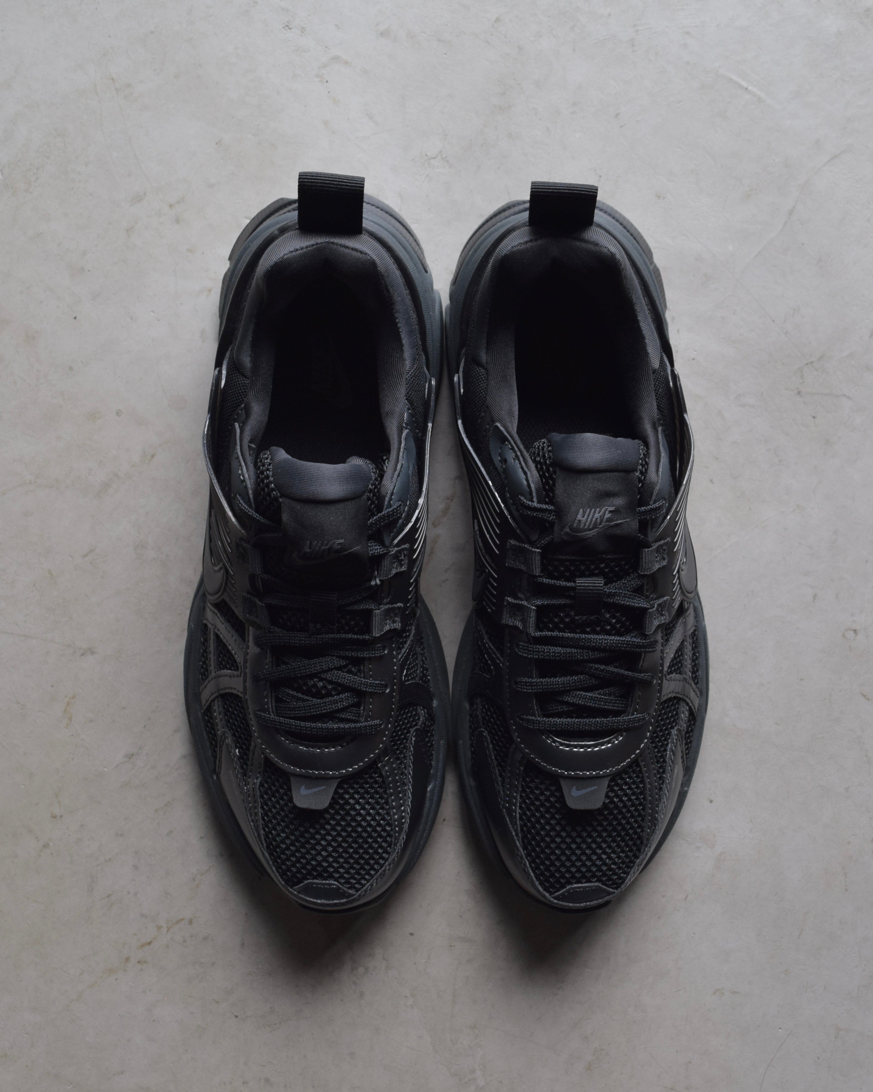 NIKE / V2K RUN - BLACK