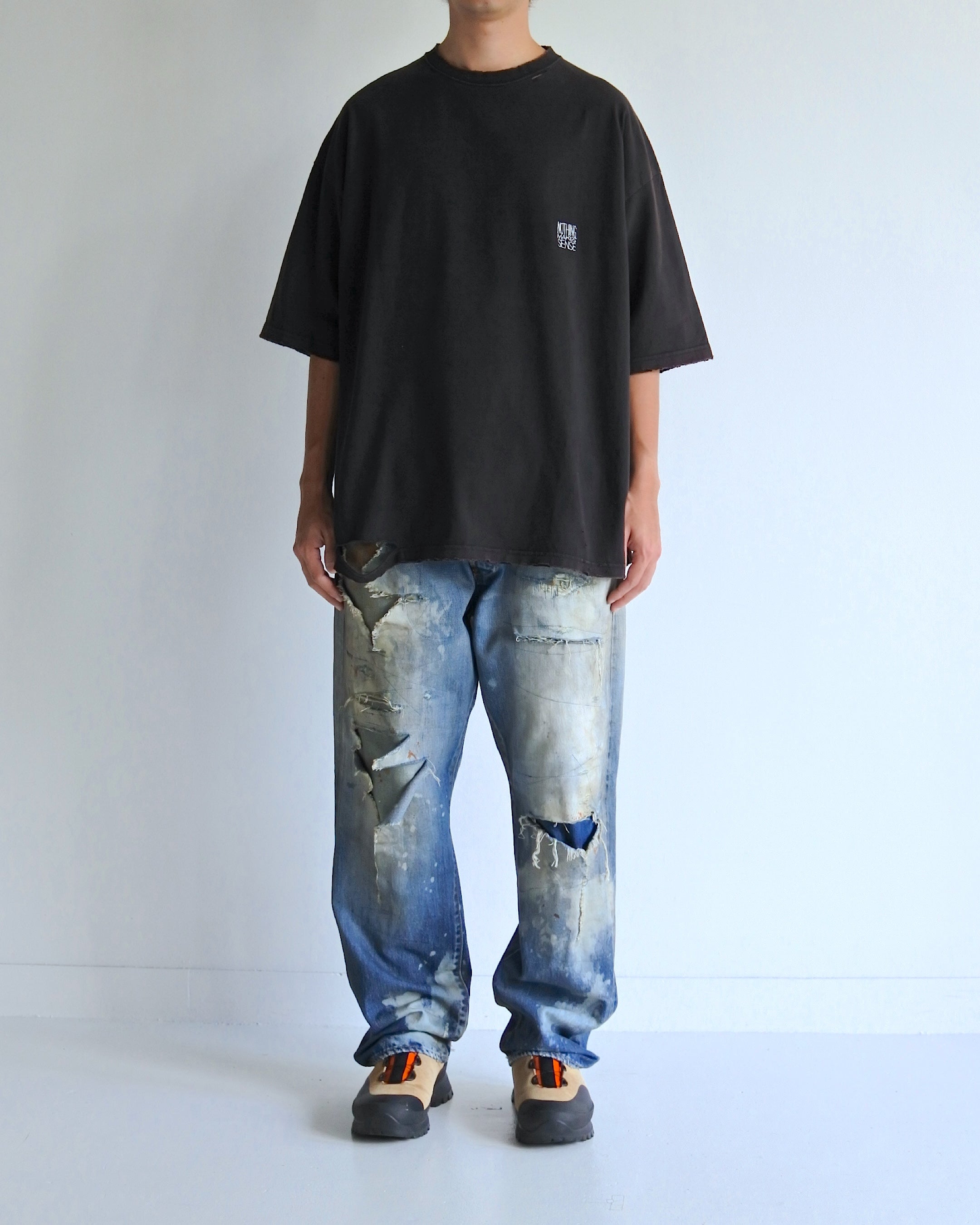 ANACHRONORM / EMBROIDERY DAMAGED S/S T-S - BLACK
