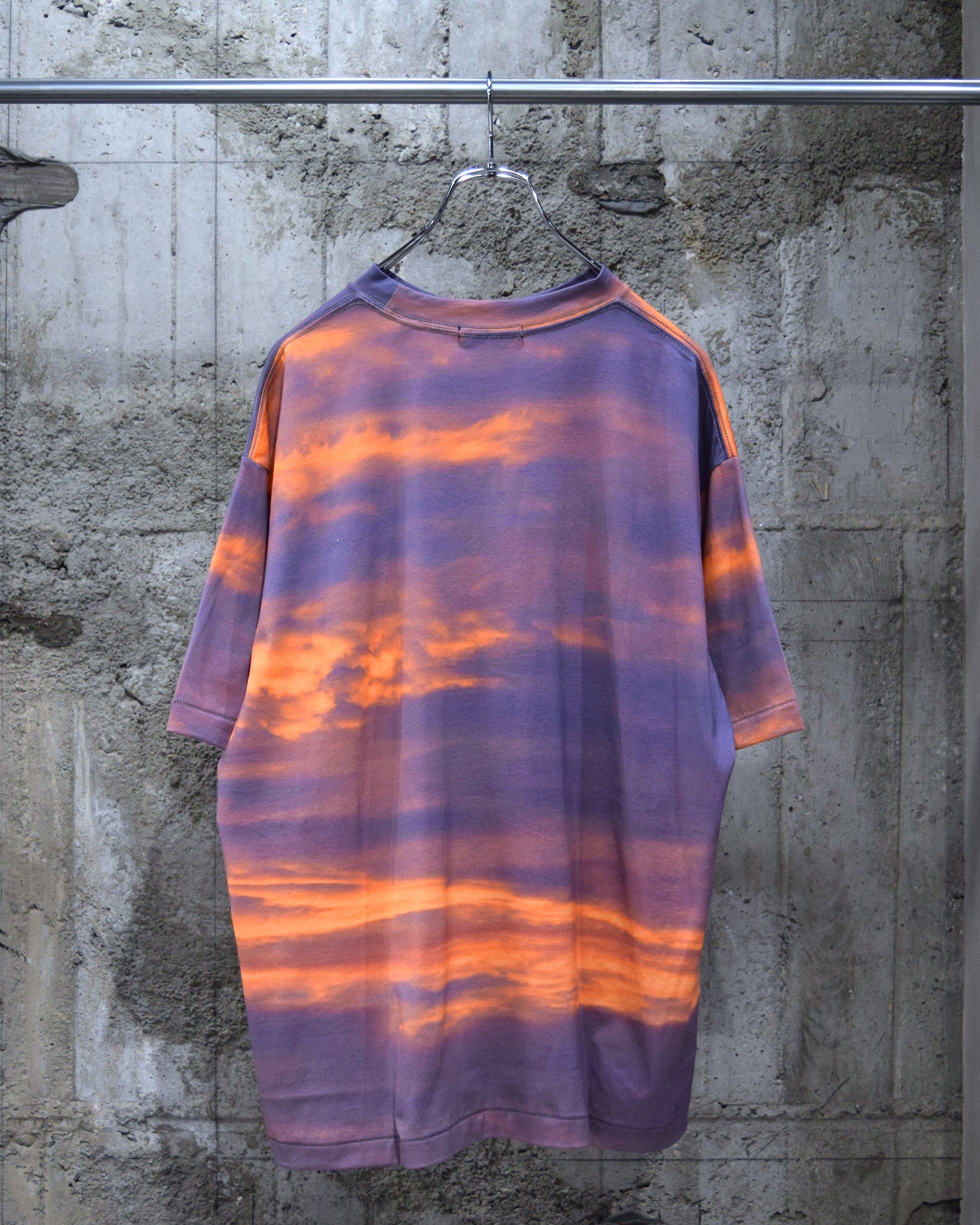 INTODUSK / DUSK SS TEE - NAVY ORANGE