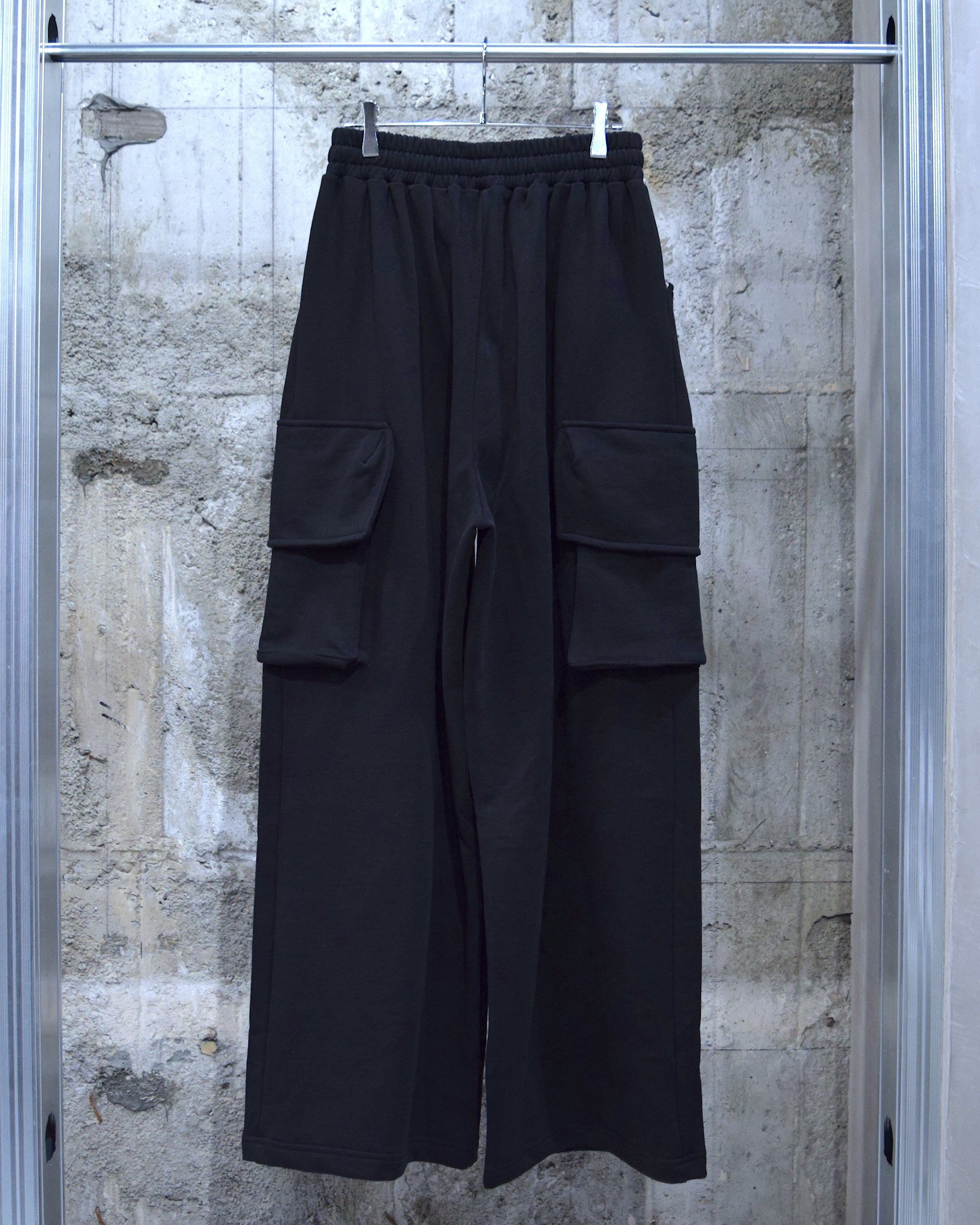 INTODUSK / CARGO KNIT PANTS - BLACK