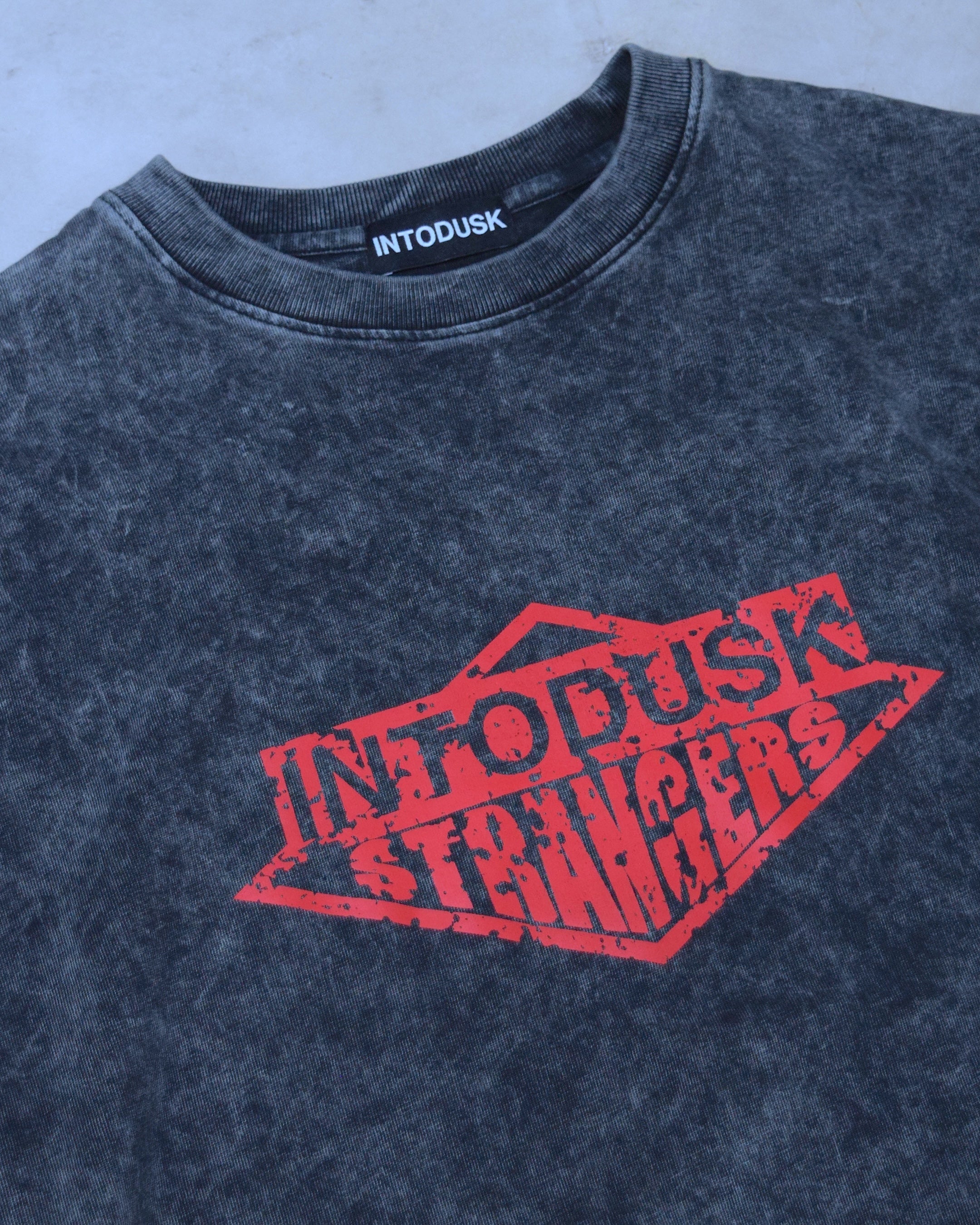 INTODUSK / INTODUSK STRANGERS TEE - BLACK