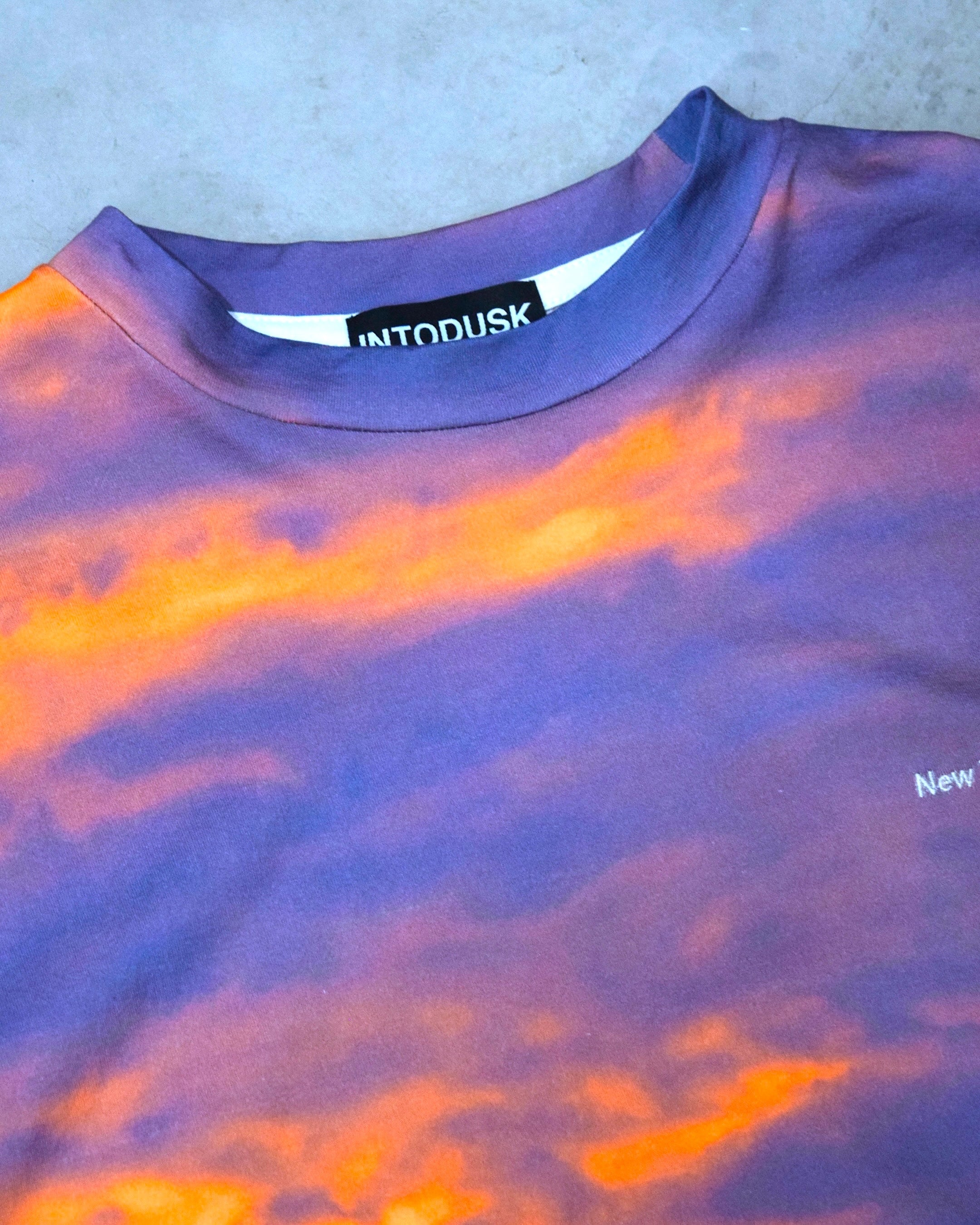 INTODUSK / DUSK SS TEE - NAVY ORANGE