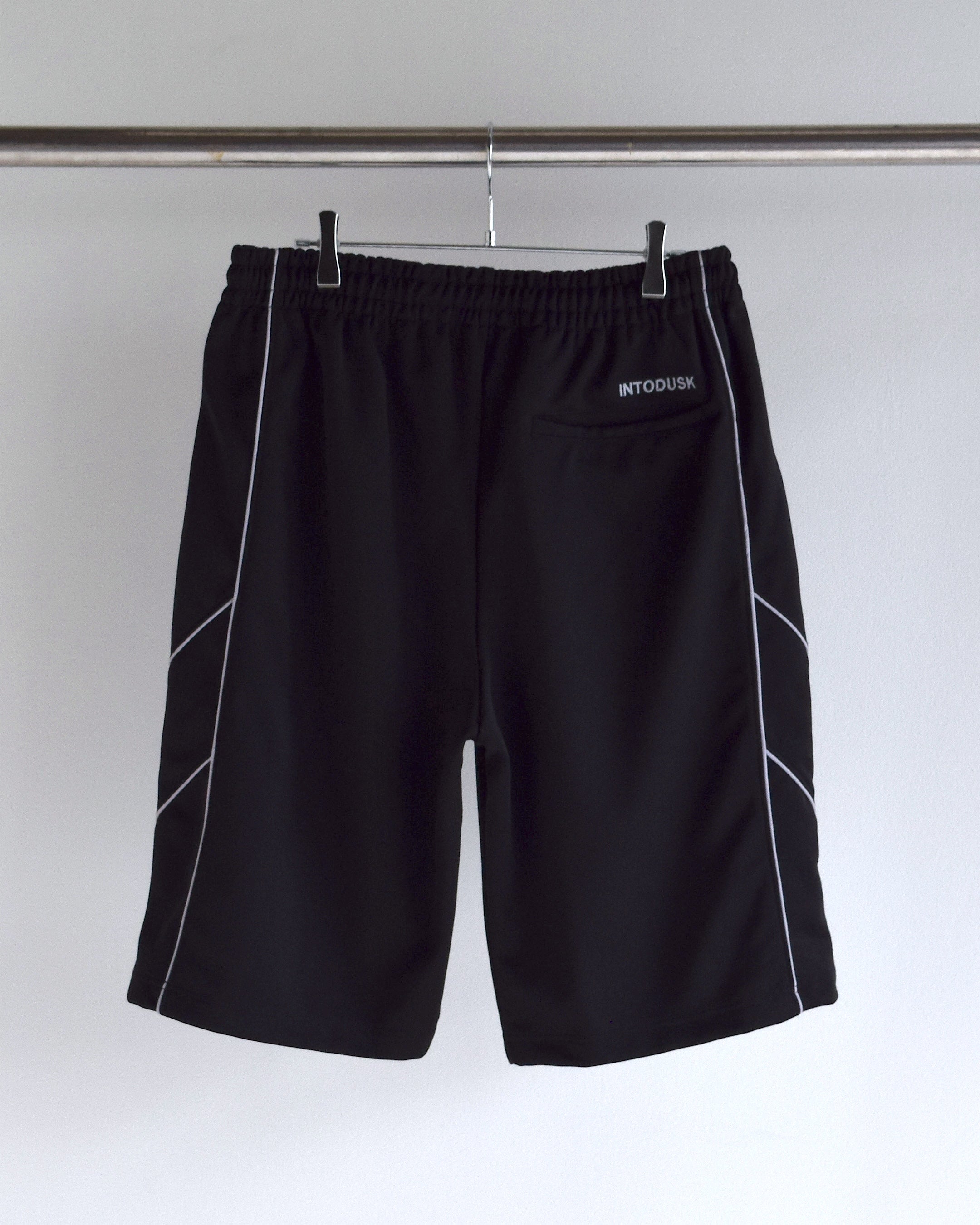 INTODUSK / BOMBER TRACK SHORT - BLACK