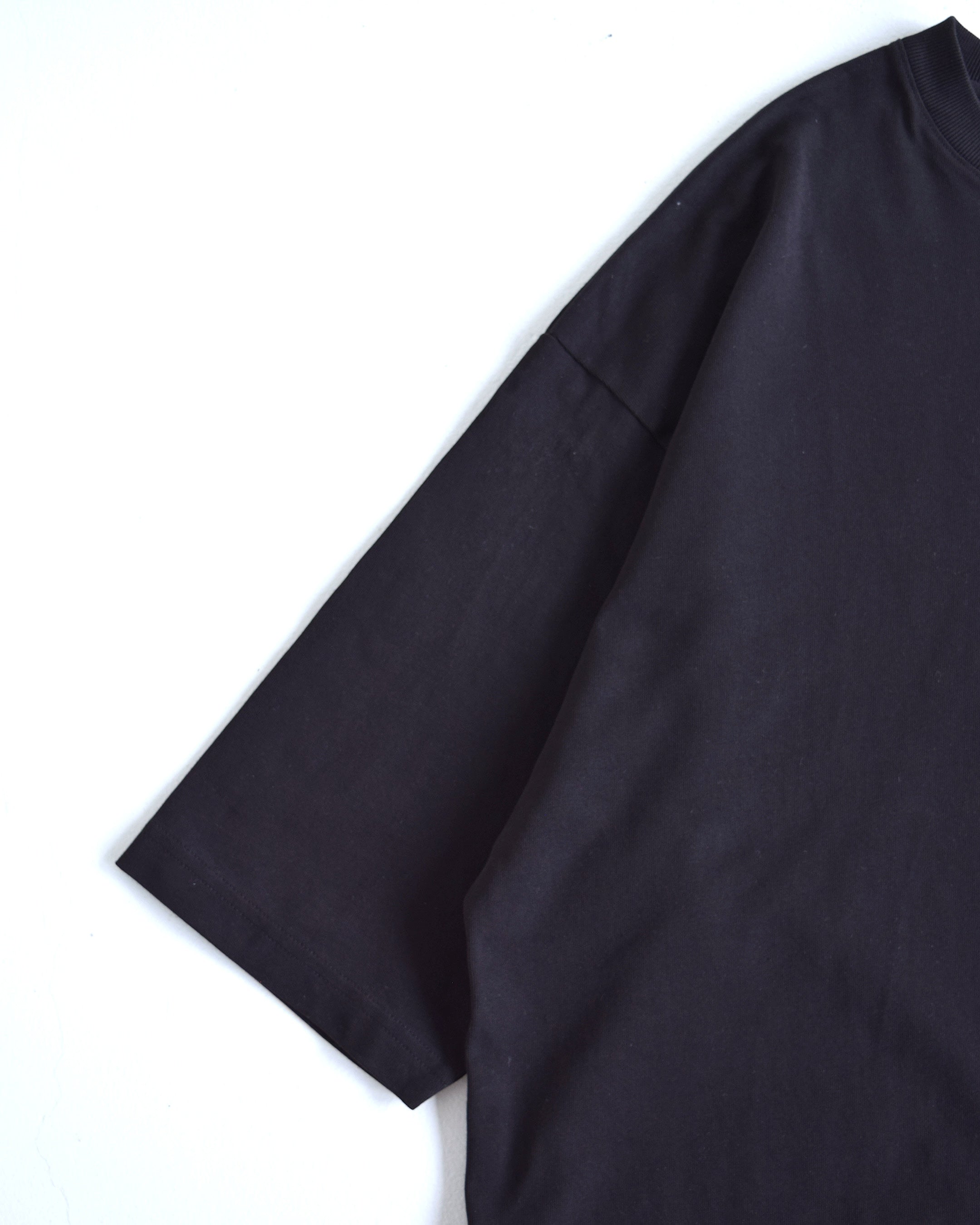 INTODUSK / OVERSIZED SS TEE - BLACK