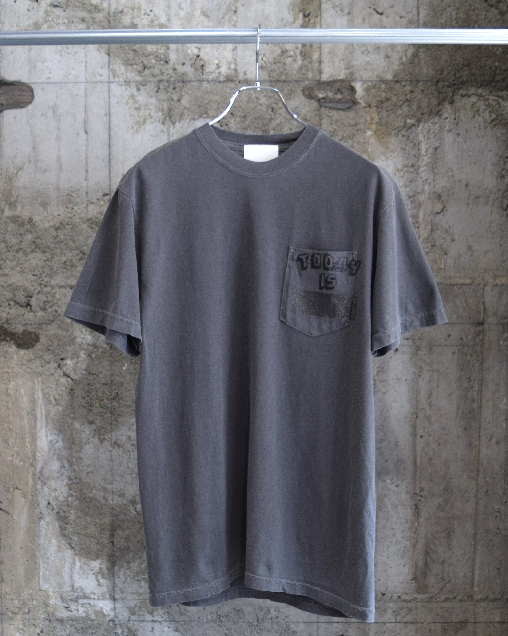 TODAY edition / TODAY ALPHABET #04 SS Tee - CHARCOAL