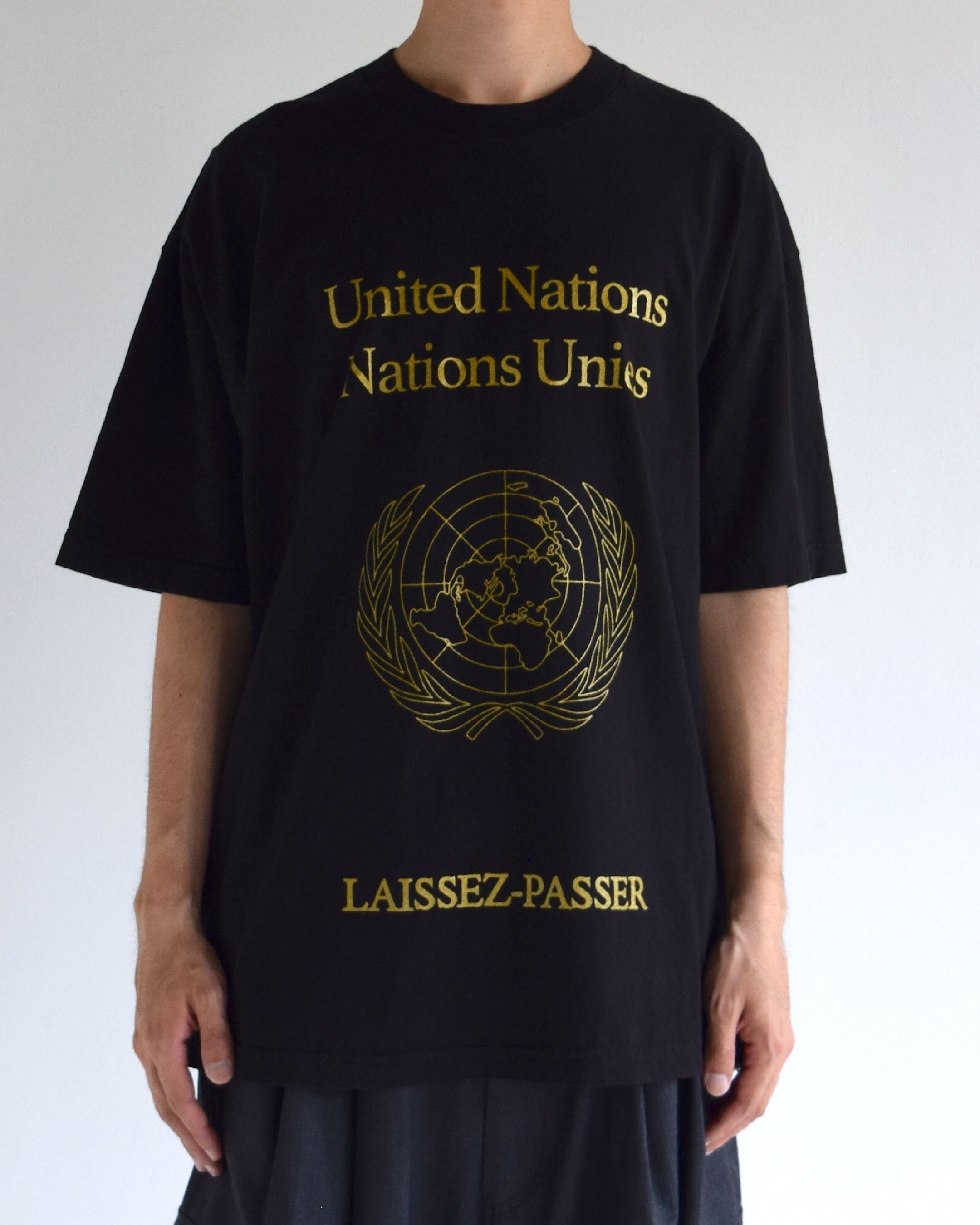 LES SIX / passport tee - UN