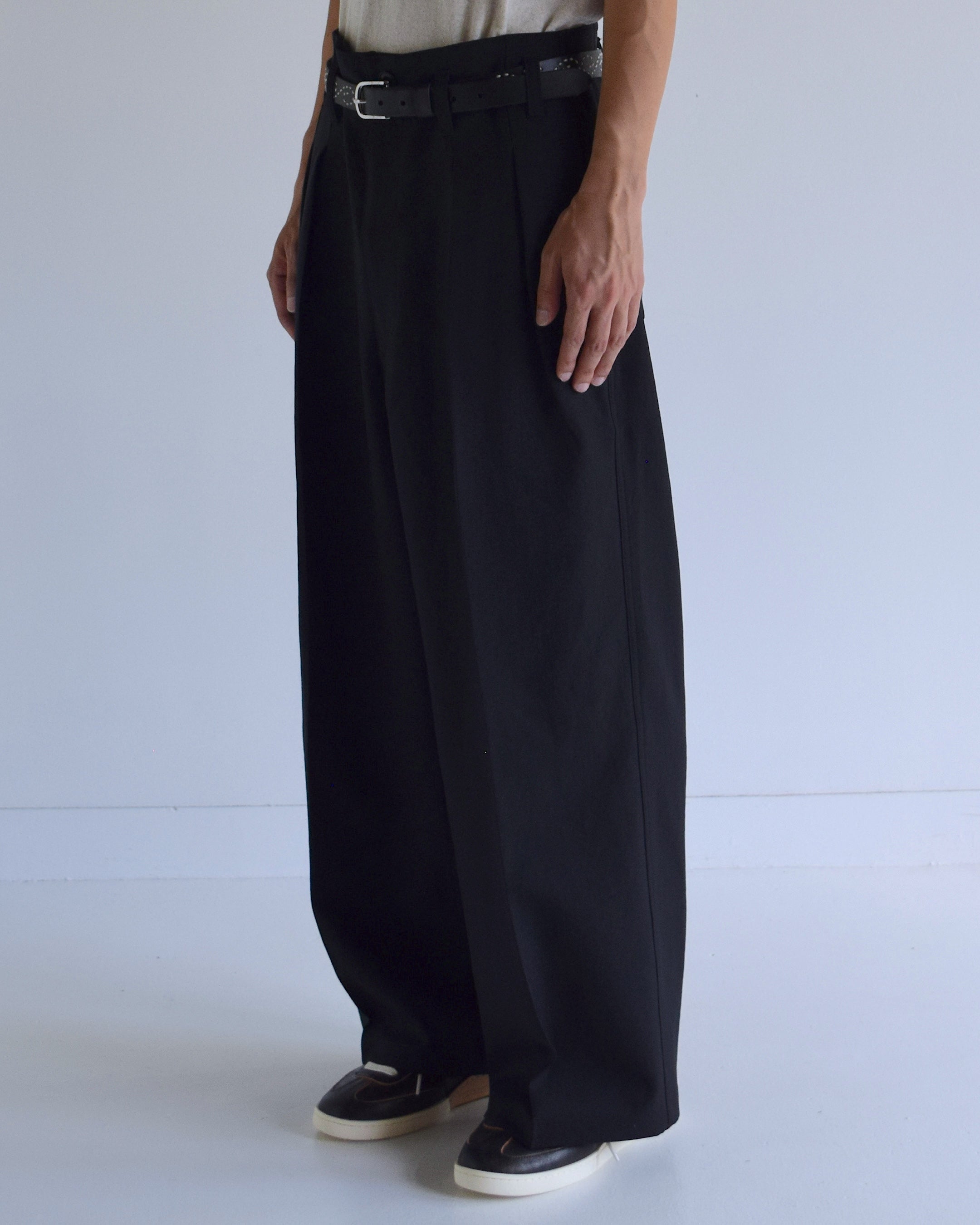 satou / "dokan wide slacks" - kuro