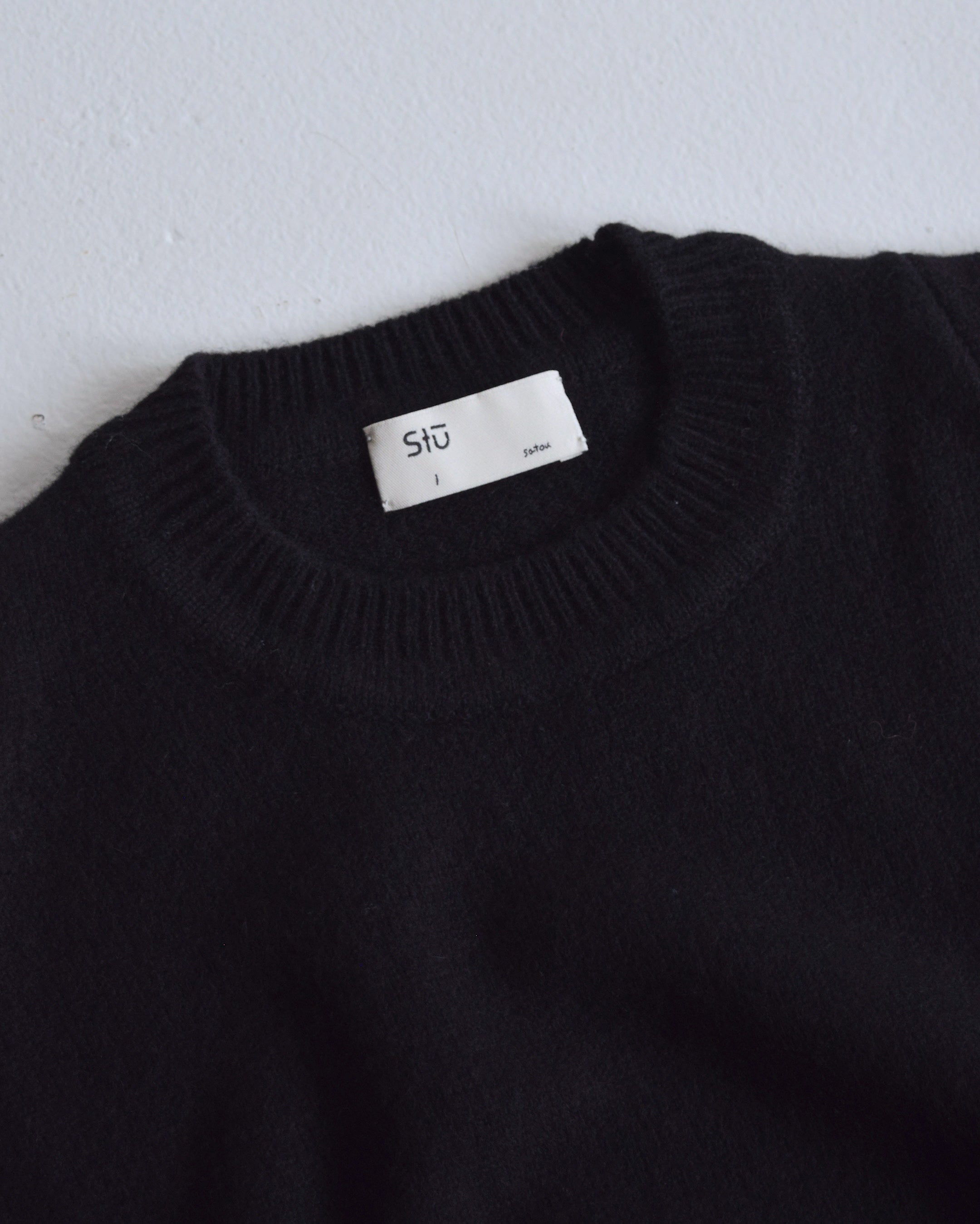 satou / "flower handstich knit" - kuro