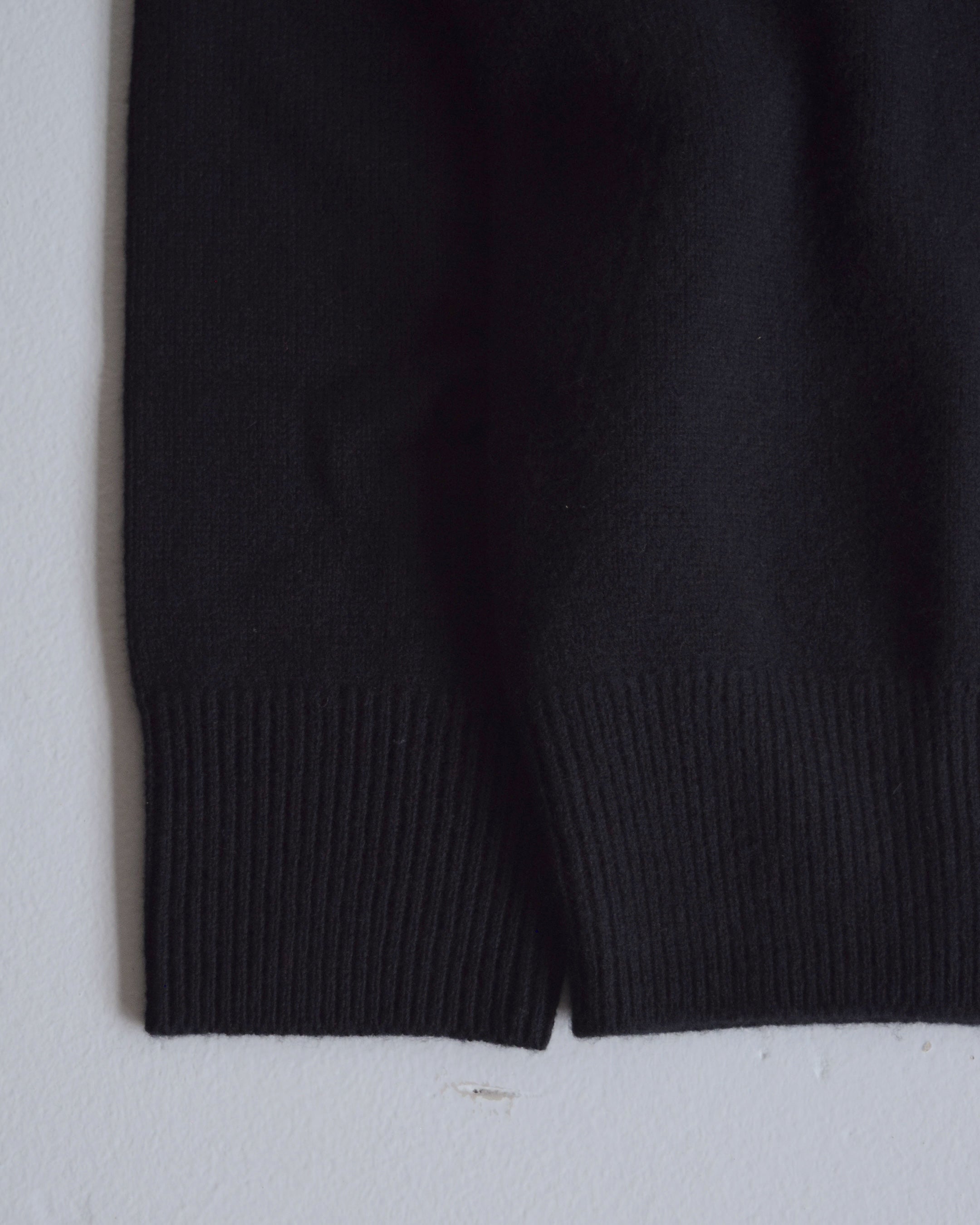 satou / "flower handstich knit" - kuro