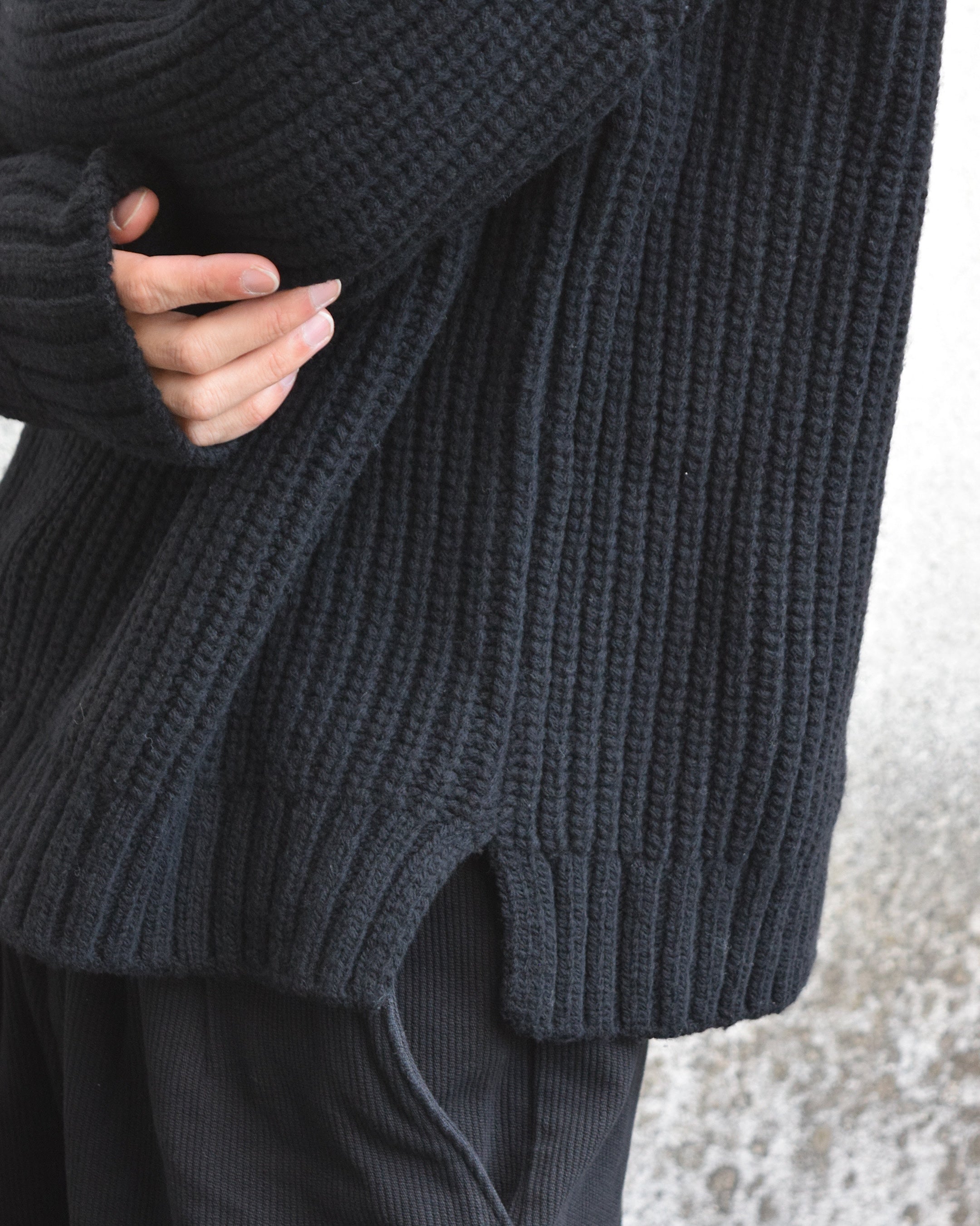 nakedgauge / MERRY YARN ‘BUDDY’ SWEATER - BLACK