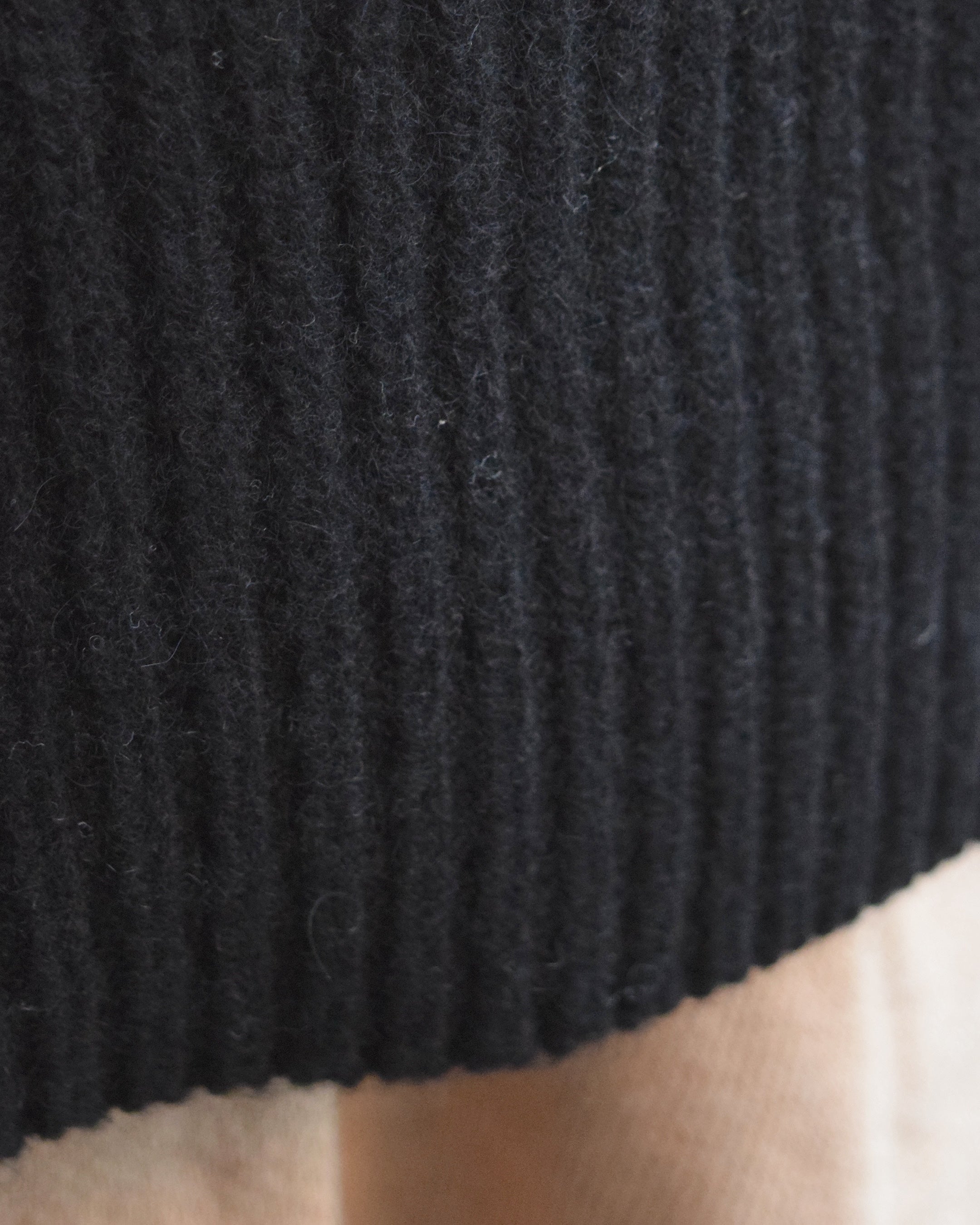 nakedgauge / CASHMERE COMFORT FIT SWEATER - BLACK